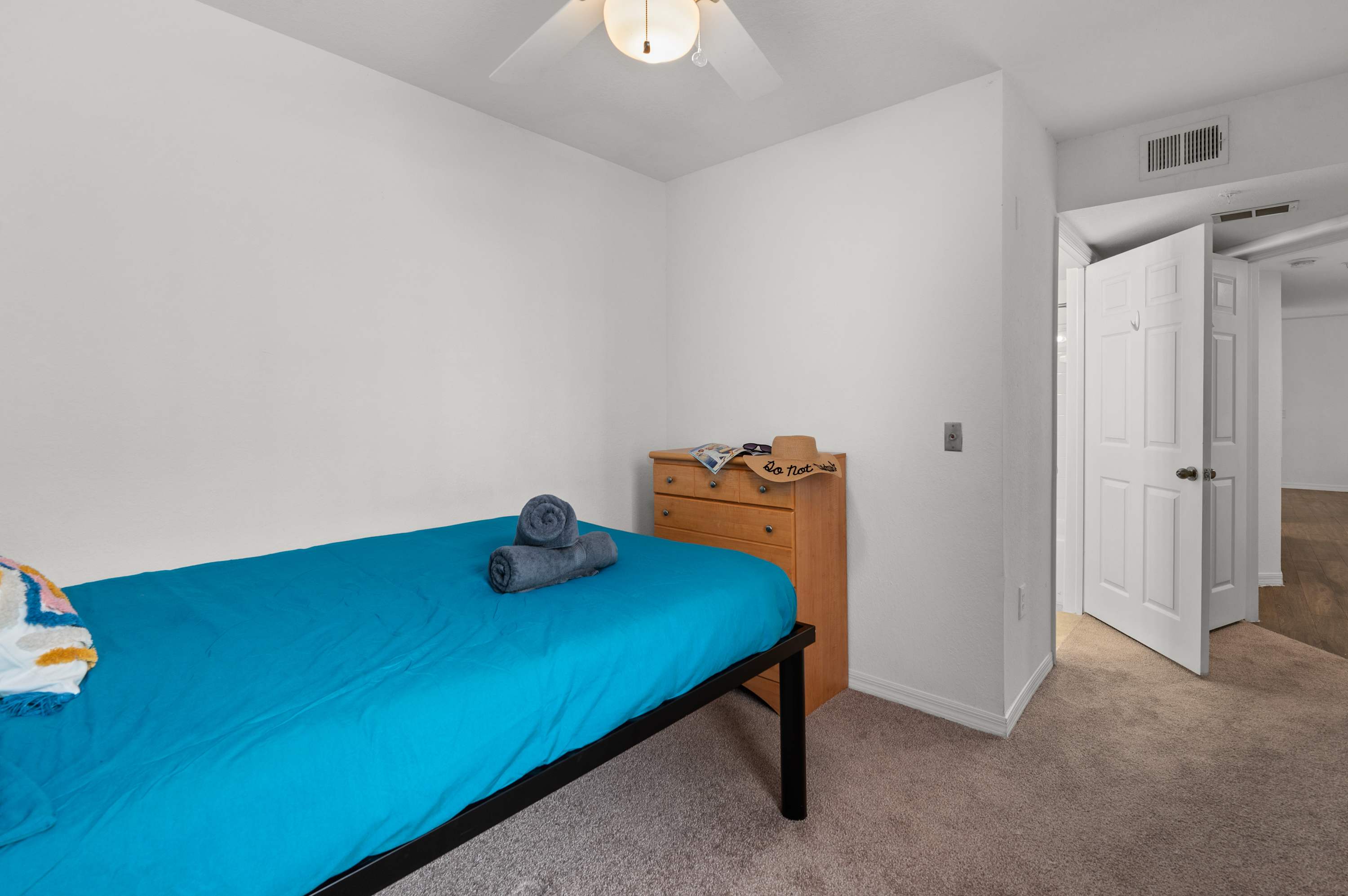 Budget Friendly! 1 MI to USF, Free Pool & GYM