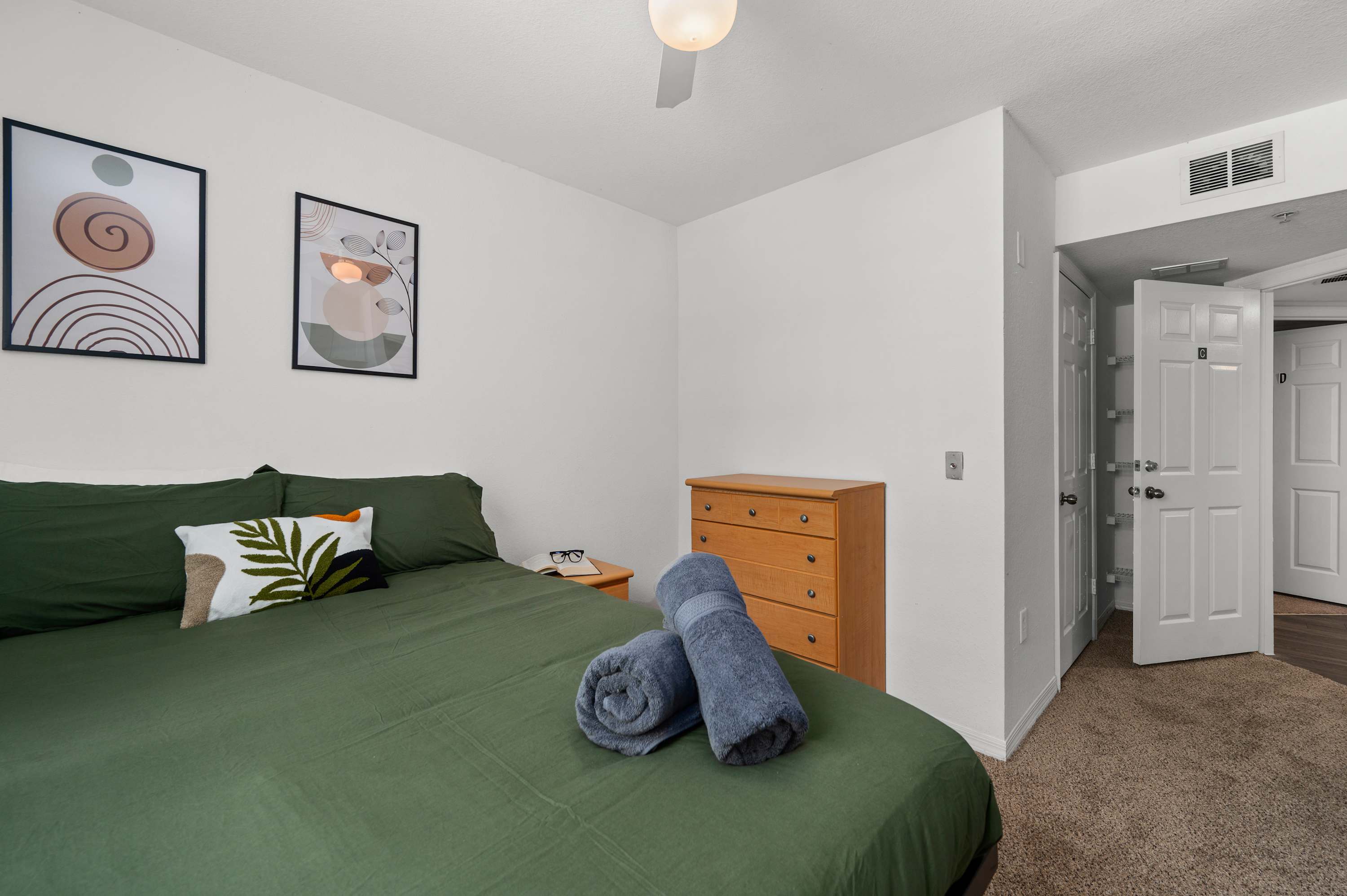 Budget Friendly! 1 MI to USF, Free Pool & GYM