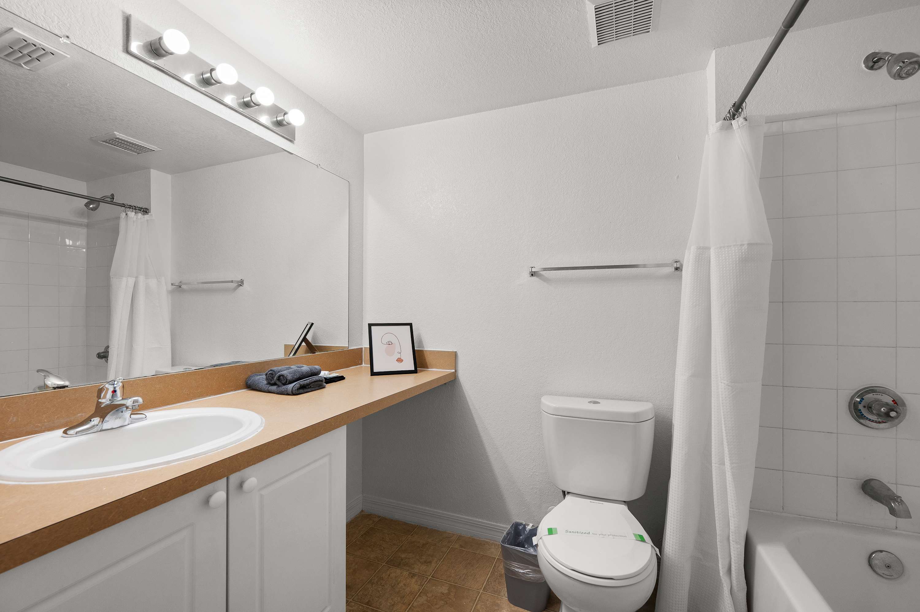 Budget Friendly! 1 MI to USF, Free Pool & GYM