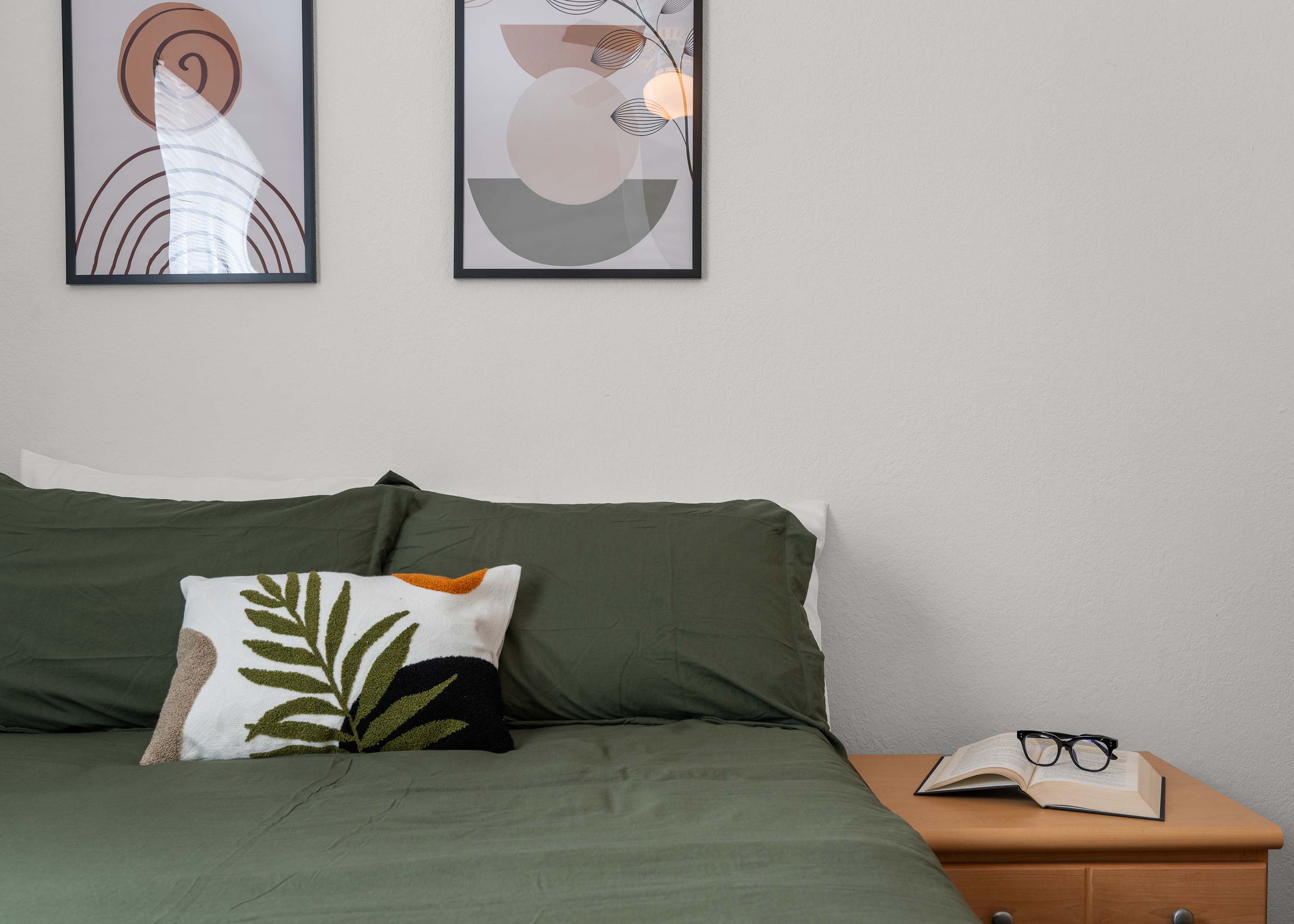 Budget Friendly! 1 MI to USF, Free Pool & GYM