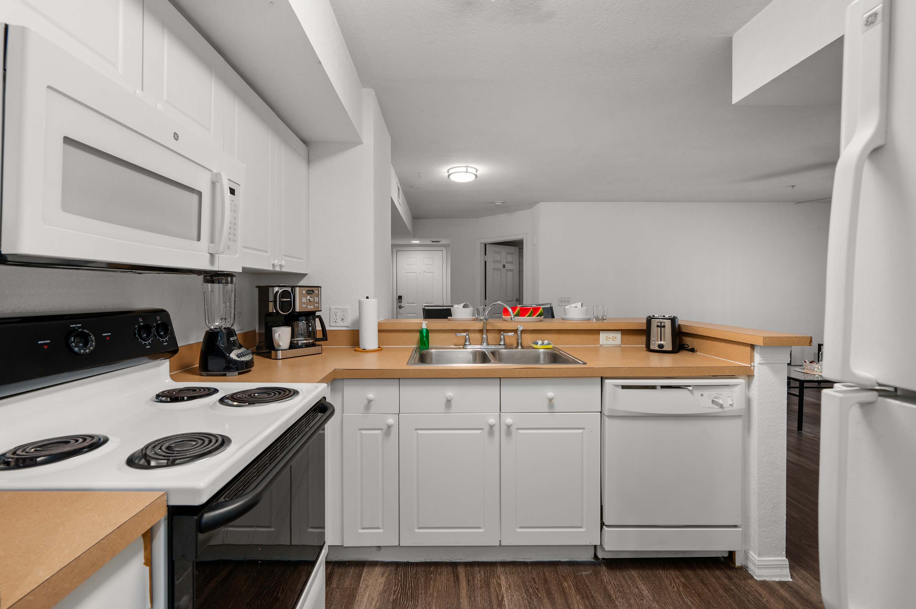 Budget Friendly! 1 MI to USF, Free Pool & GYM