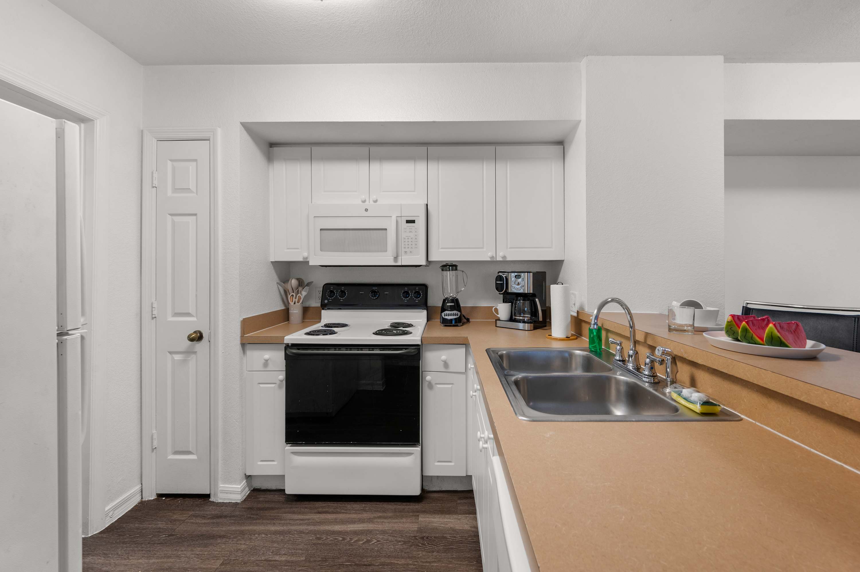 Budget Friendly! 1 MI to USF, Free Pool & GYM