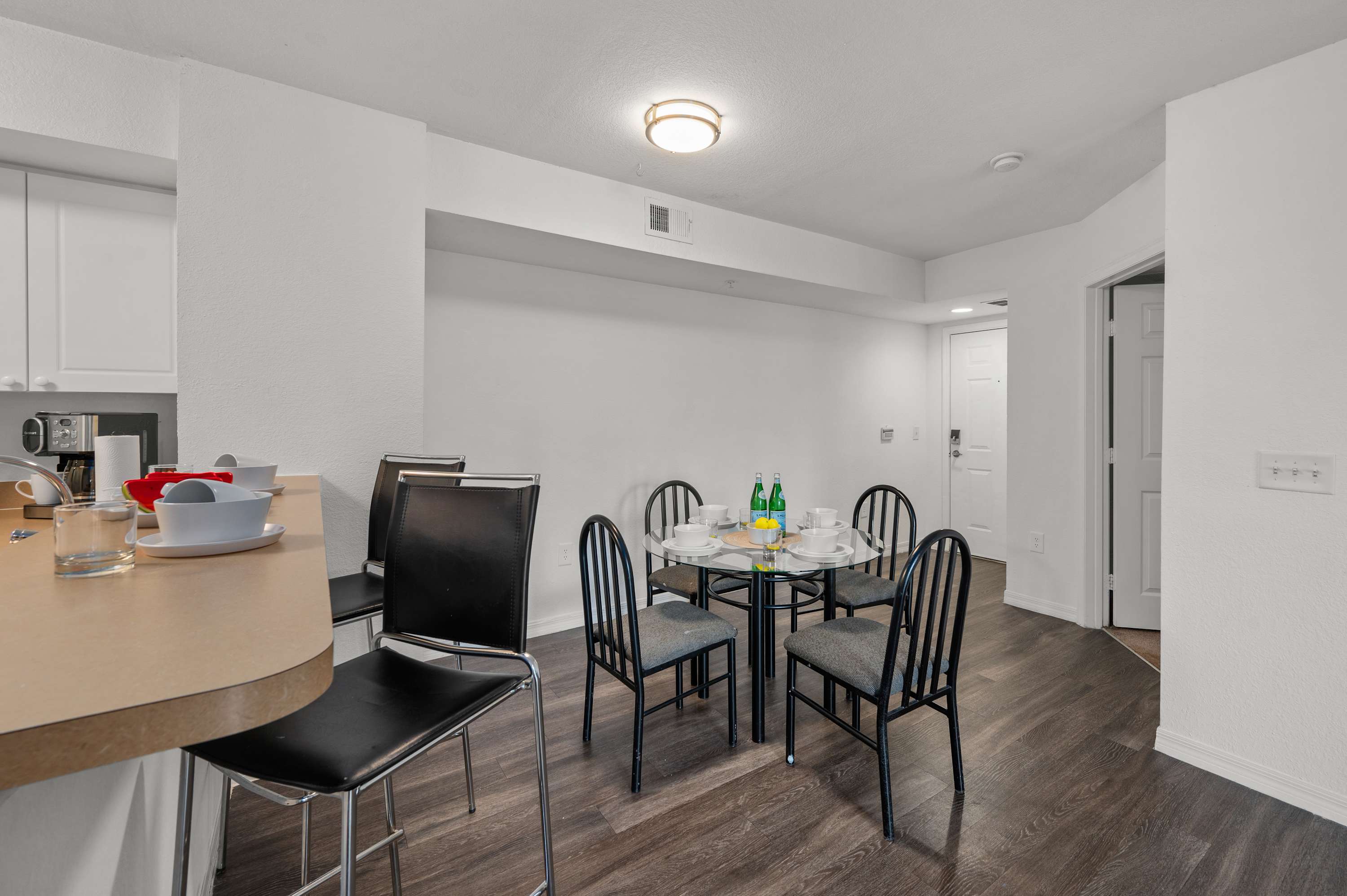 Budget Friendly! 1 MI to USF, Free Pool & GYM