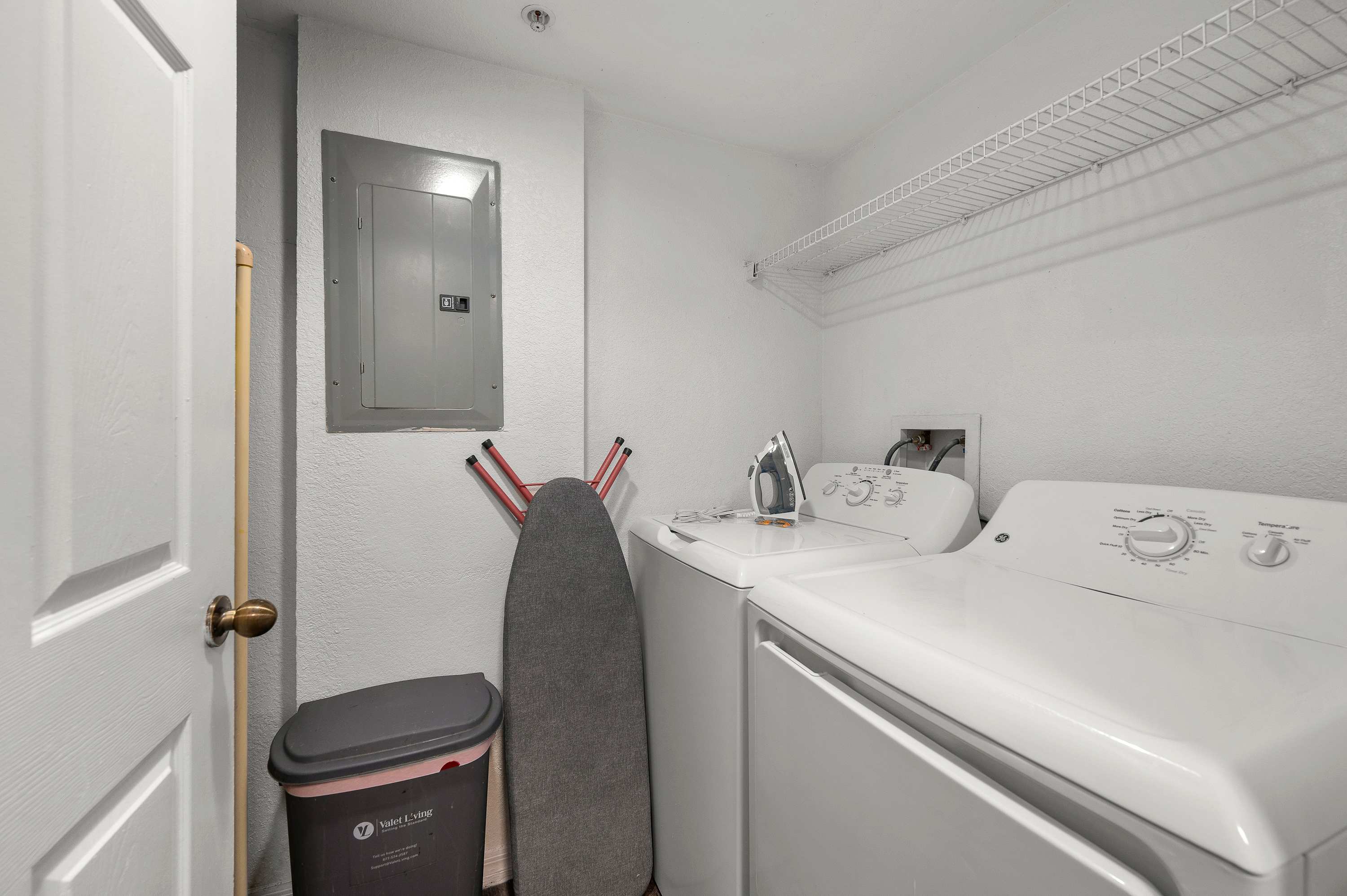 Budget Friendly! 1 MI to USF, Free Pool & GYM