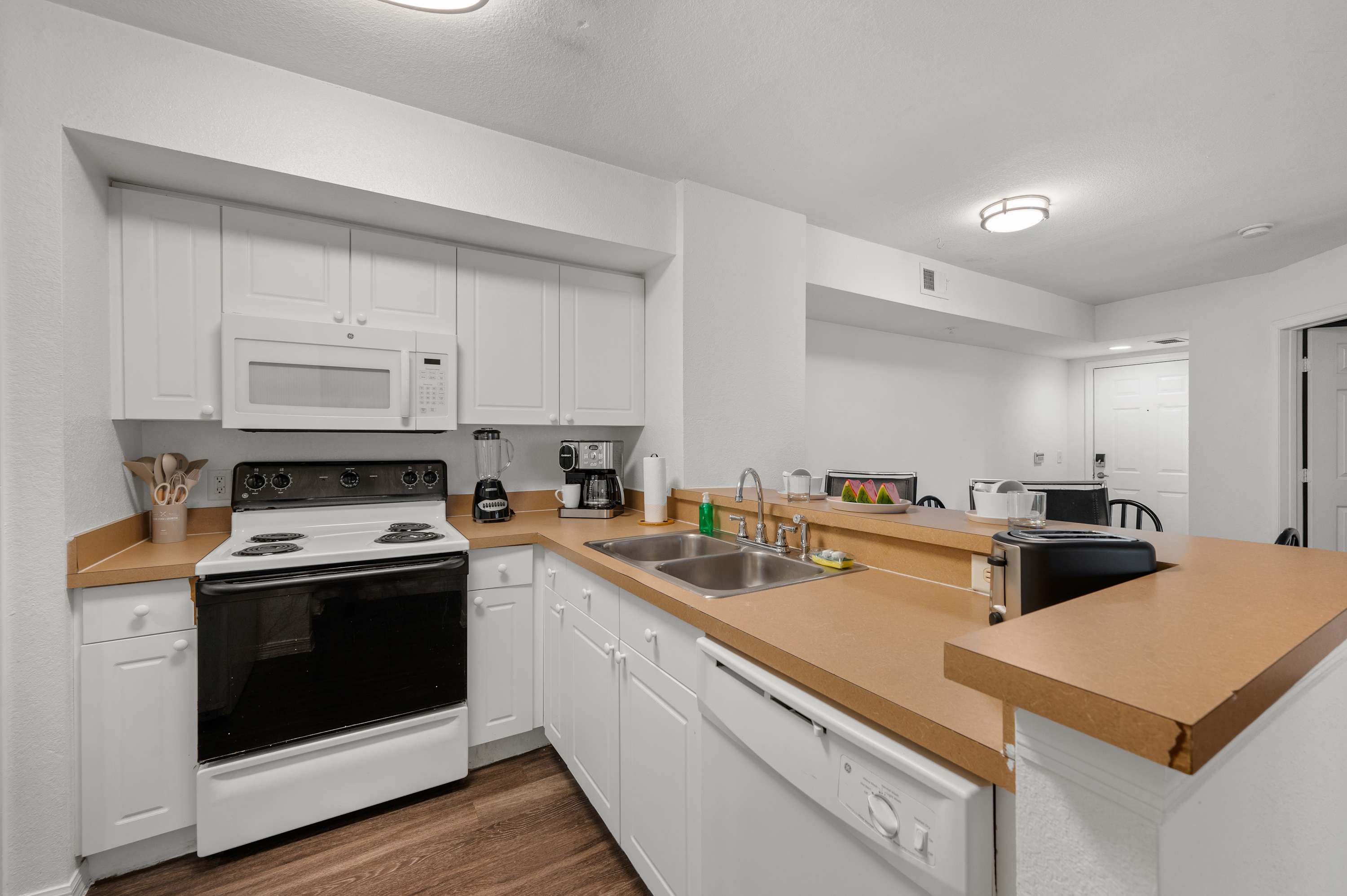 Budget Friendly! 1 MI to USF, Free Pool & GYM