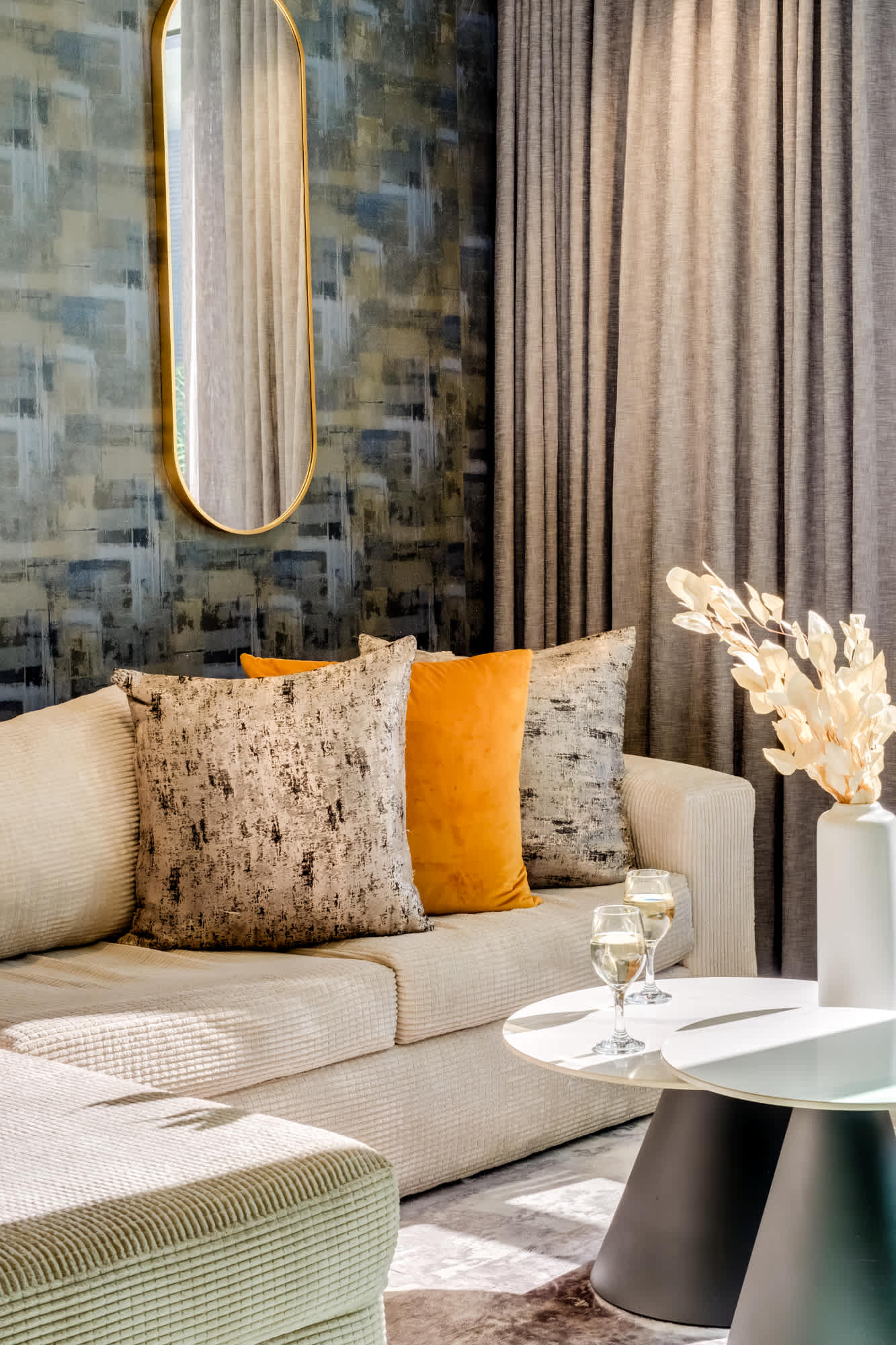 Stylish Urban Retreat at City Suite 904 5