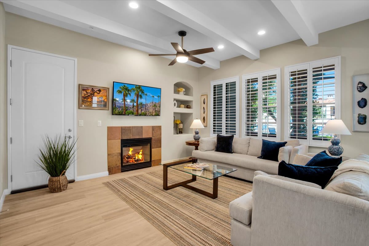 Modern LQ 3BR Getaway, Steps to pool & spa! - Photo 2