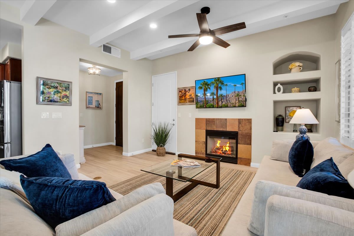 Modern LQ 2BR Getaway, Steps to pool & spa! - Photo 4