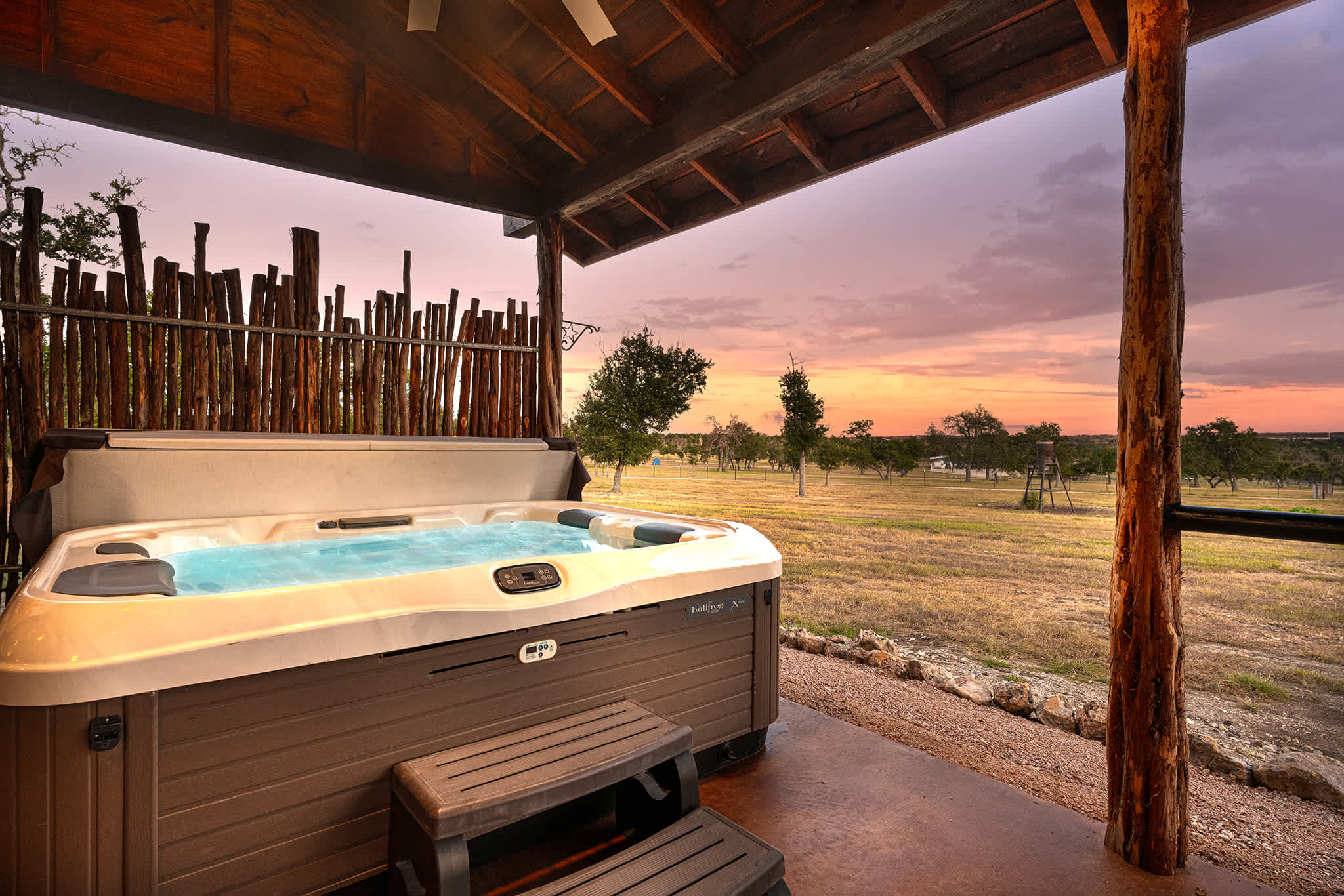 Rockin' R - Shooting Star Cabin — Fredericksburg, TX — vacation rental