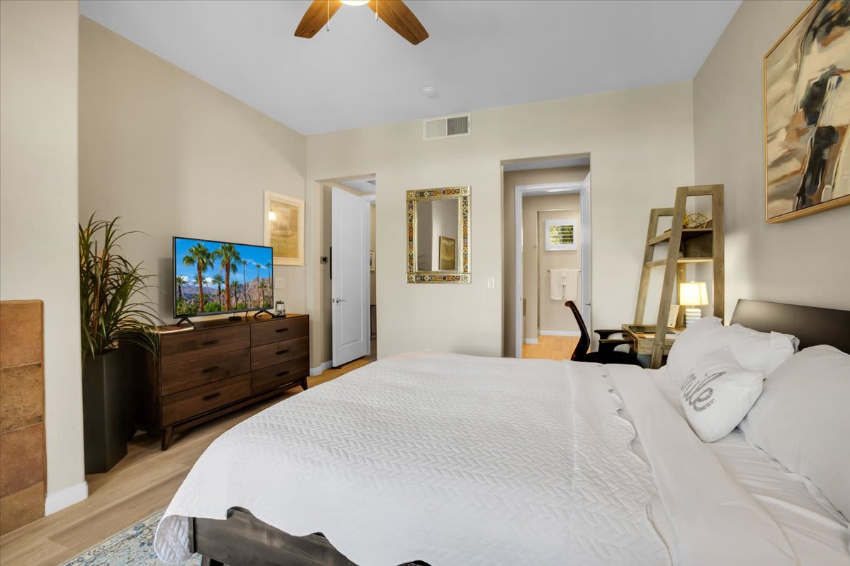 Modern LQ Studio Getaway, Steps to pool/spa! #B - Photo 3