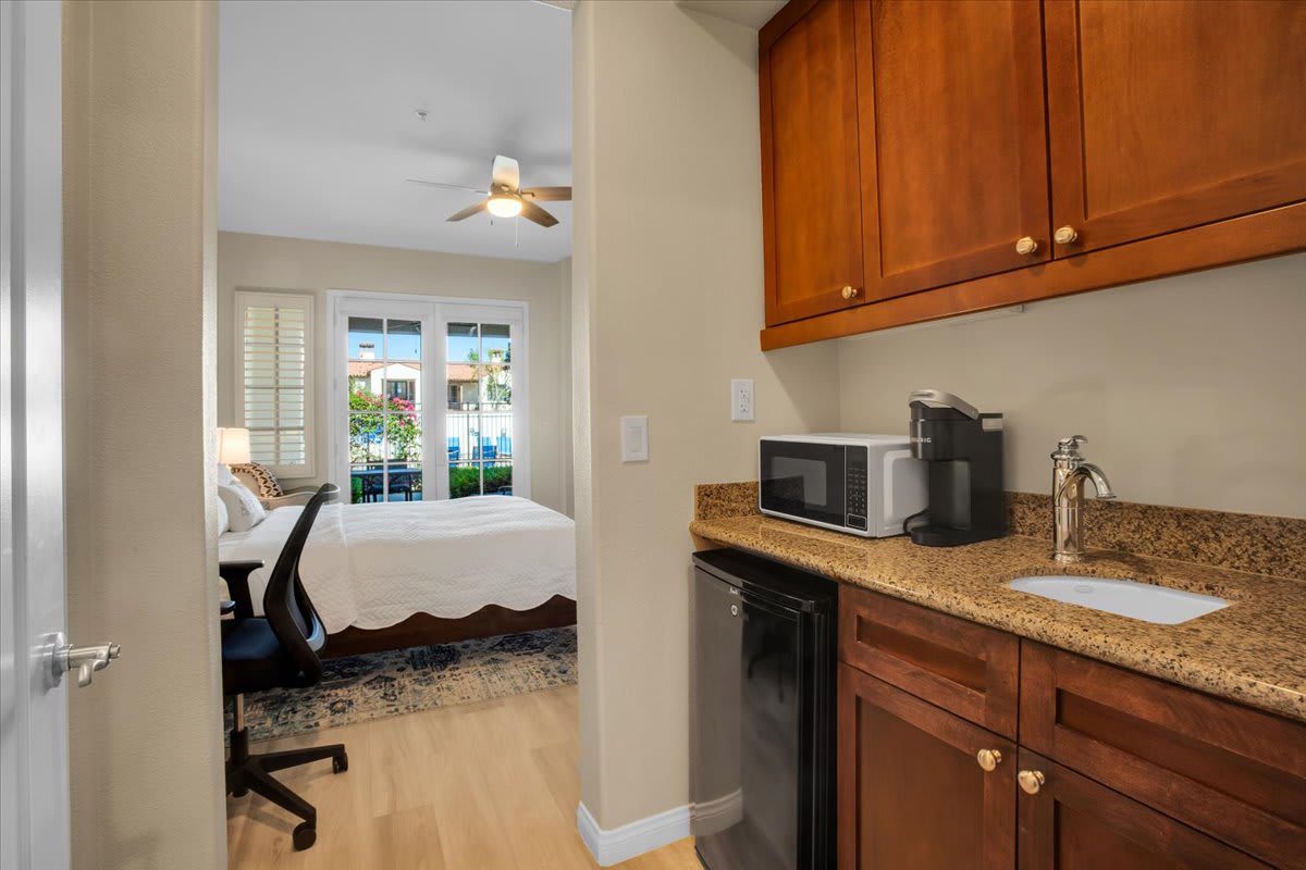 Modern LQ Studio Getaway, Steps to pool/spa! #B - Photo 5