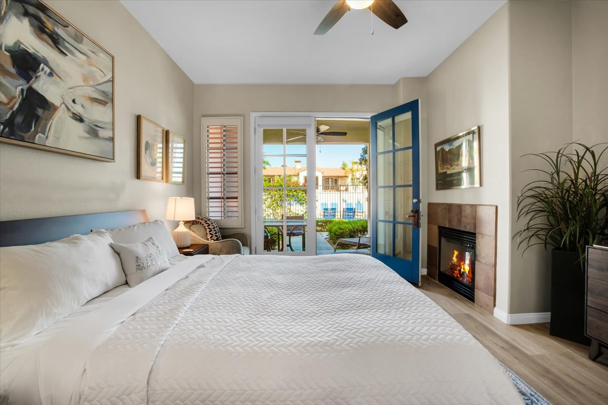 Modern LQ Studio Getaway, Steps to pool/spa! #B - Photo 2