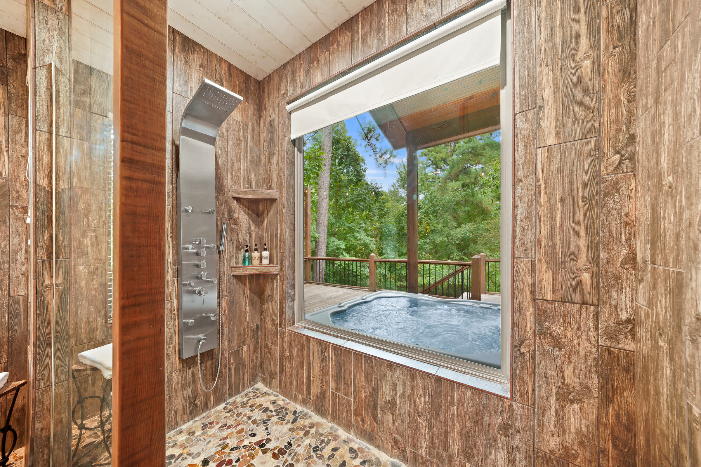 Cabin Retreat with Spa, Fire Pit & Games - Sleeps 4