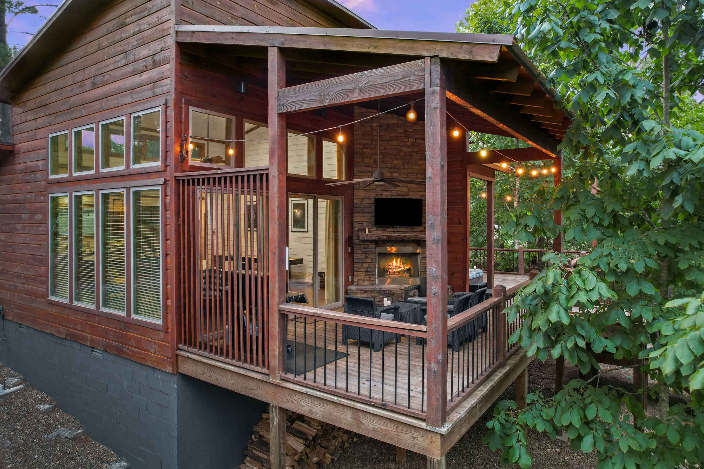 Cabin Retreat with Spa, Fire Pit & Games - Sleeps 4