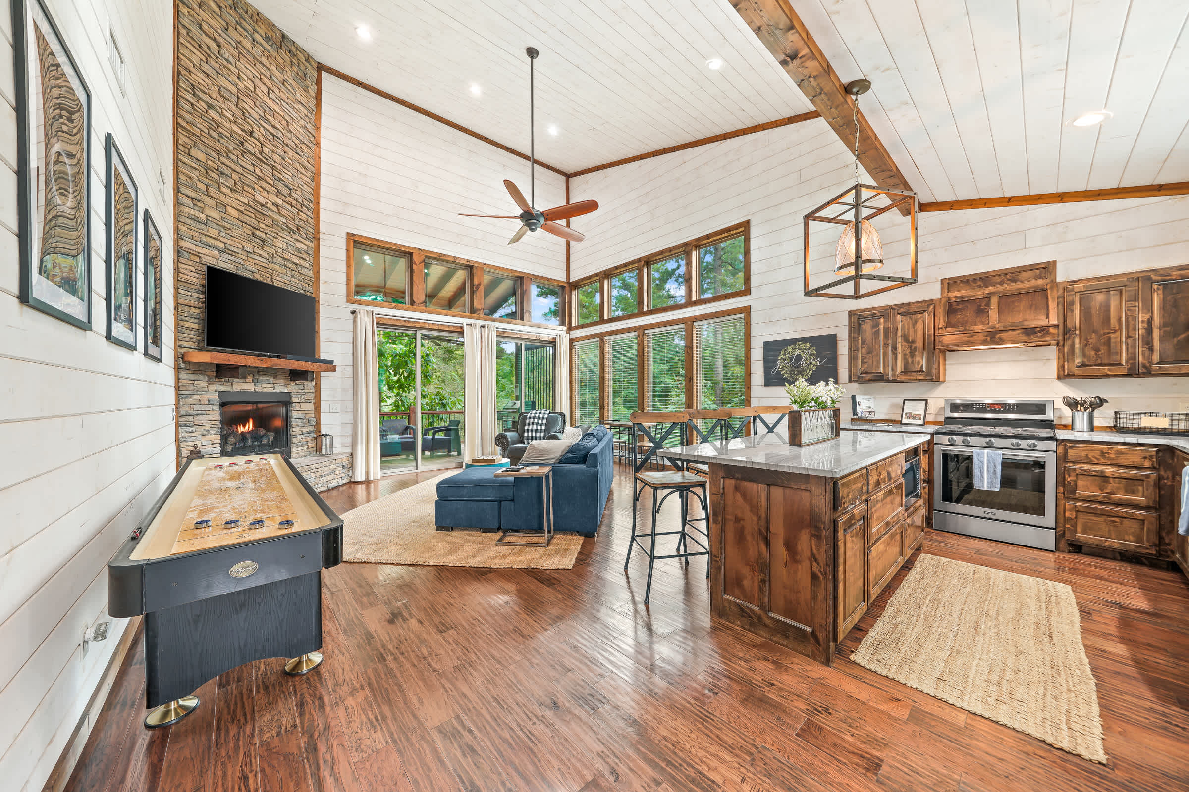 Cabin Retreat with Spa, Fire Pit & Games - Sleeps 4