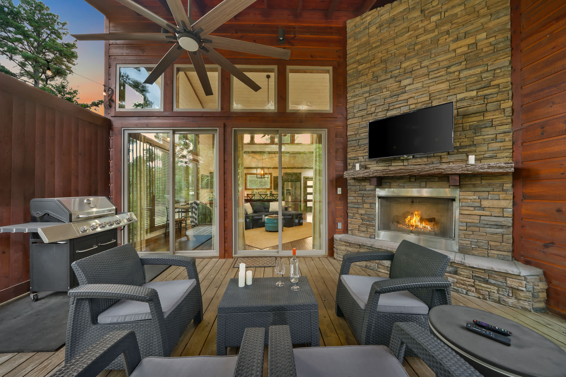 Cabin Retreat with Spa, Fire Pit & Games - Sleeps 4