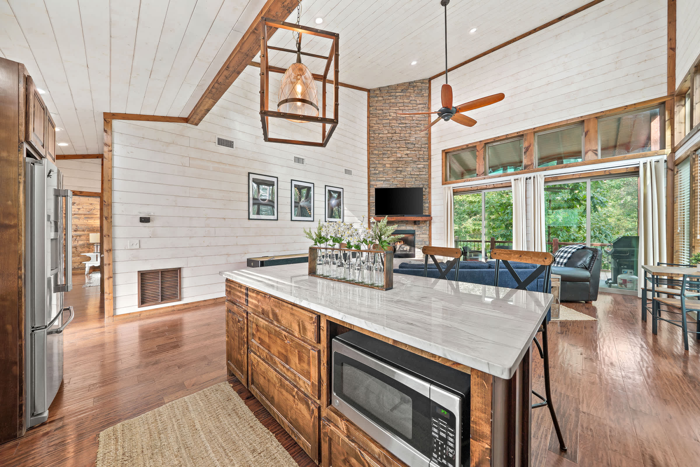 Cabin Retreat with Spa, Fire Pit & Games - Sleeps 4