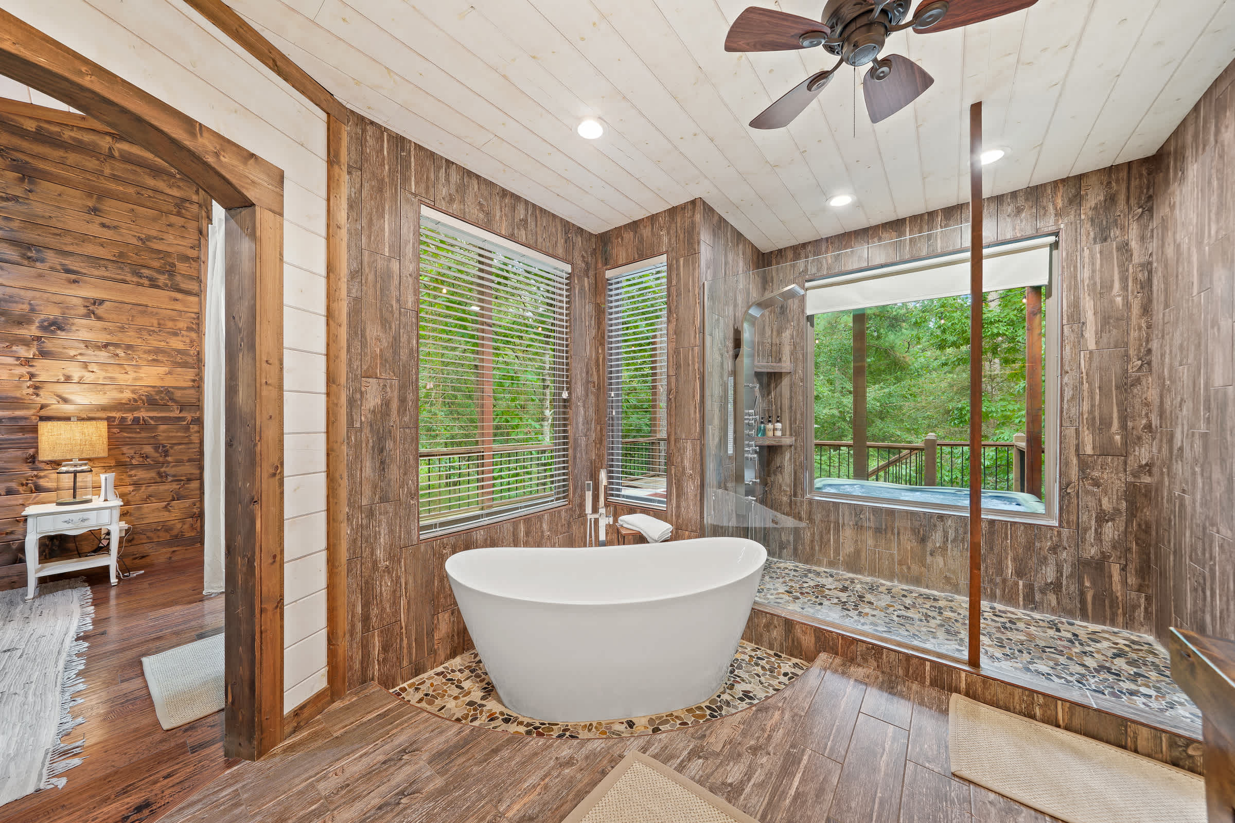 Cabin Retreat with Spa, Fire Pit & Games - Sleeps 4