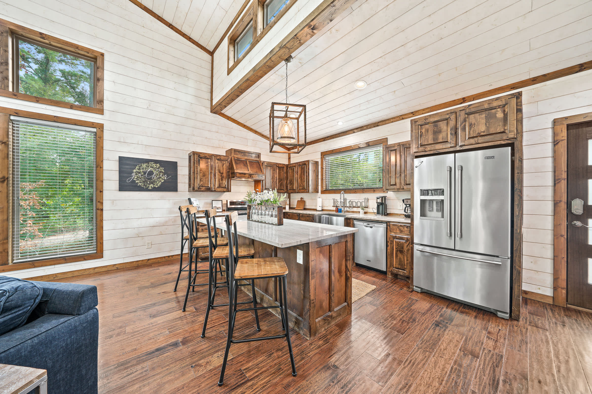 Cabin Retreat with Spa, Fire Pit & Games - Sleeps 4
