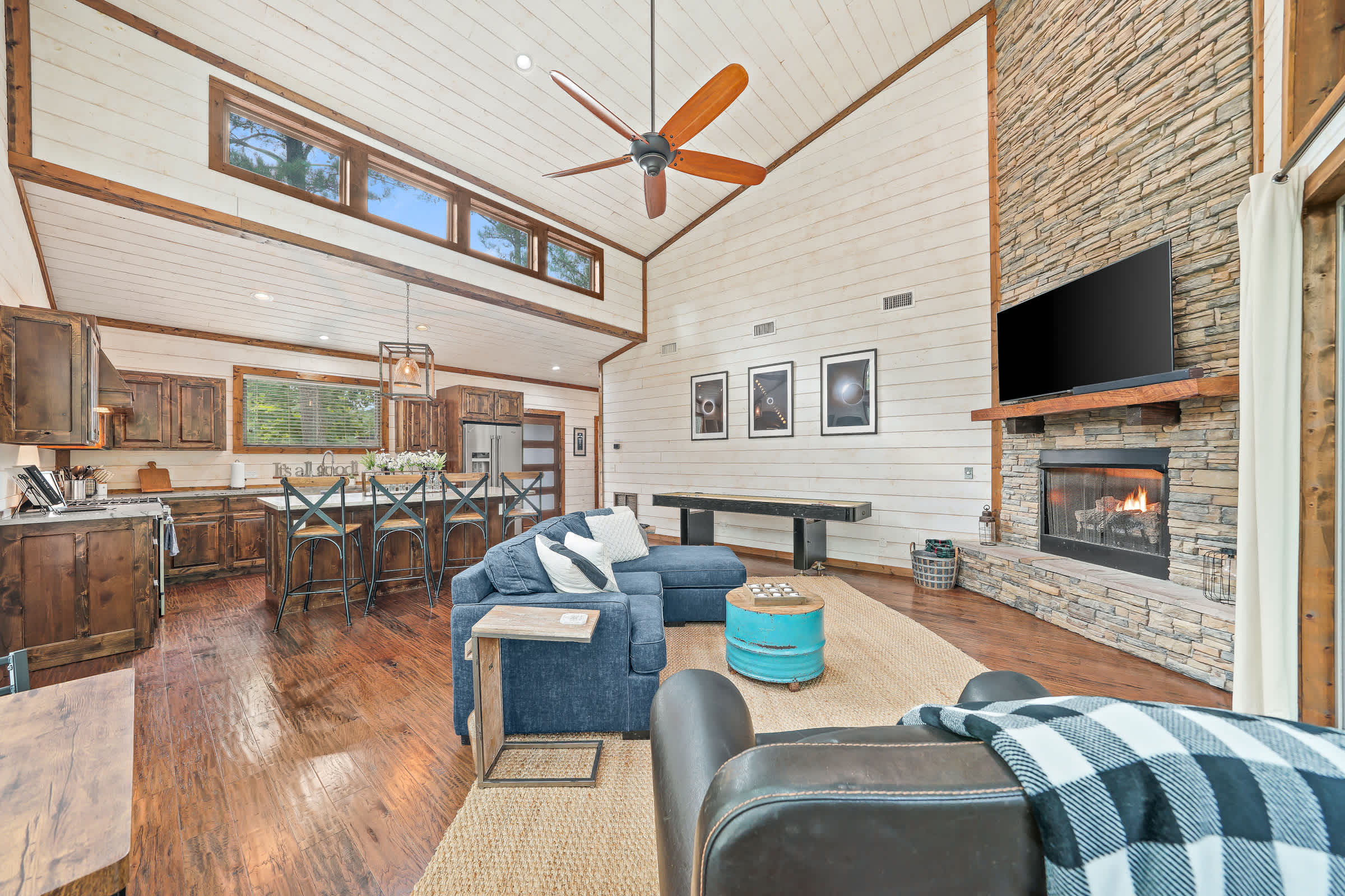 Cabin Retreat with Spa, Fire Pit & Games - Sleeps 4