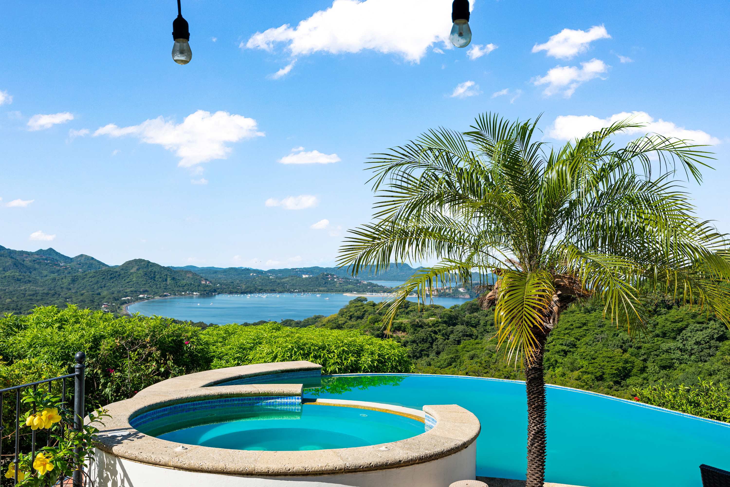 Infinity Pool Villa with Ocean & Mountain Views — Playa Potrero, Provincia de Guanacaste — vacation rental