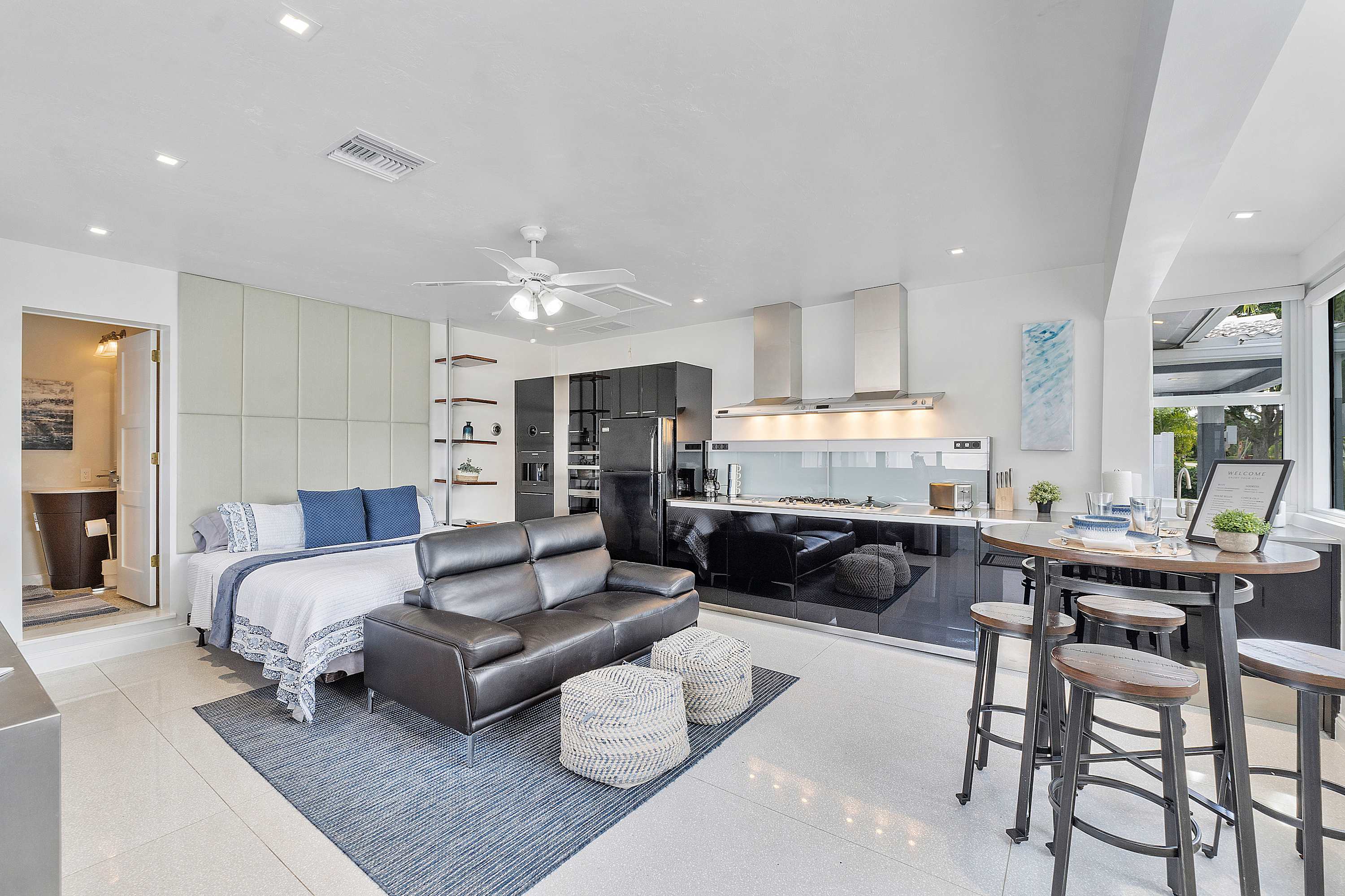 Spacious Studio in the Heart of FTL! Hot Tub