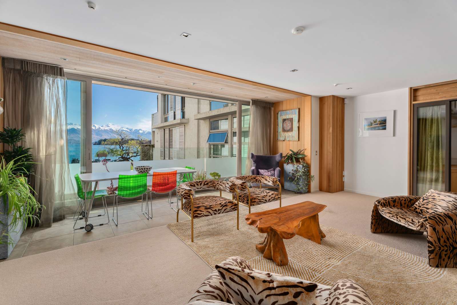 Lakeview Park Apartment