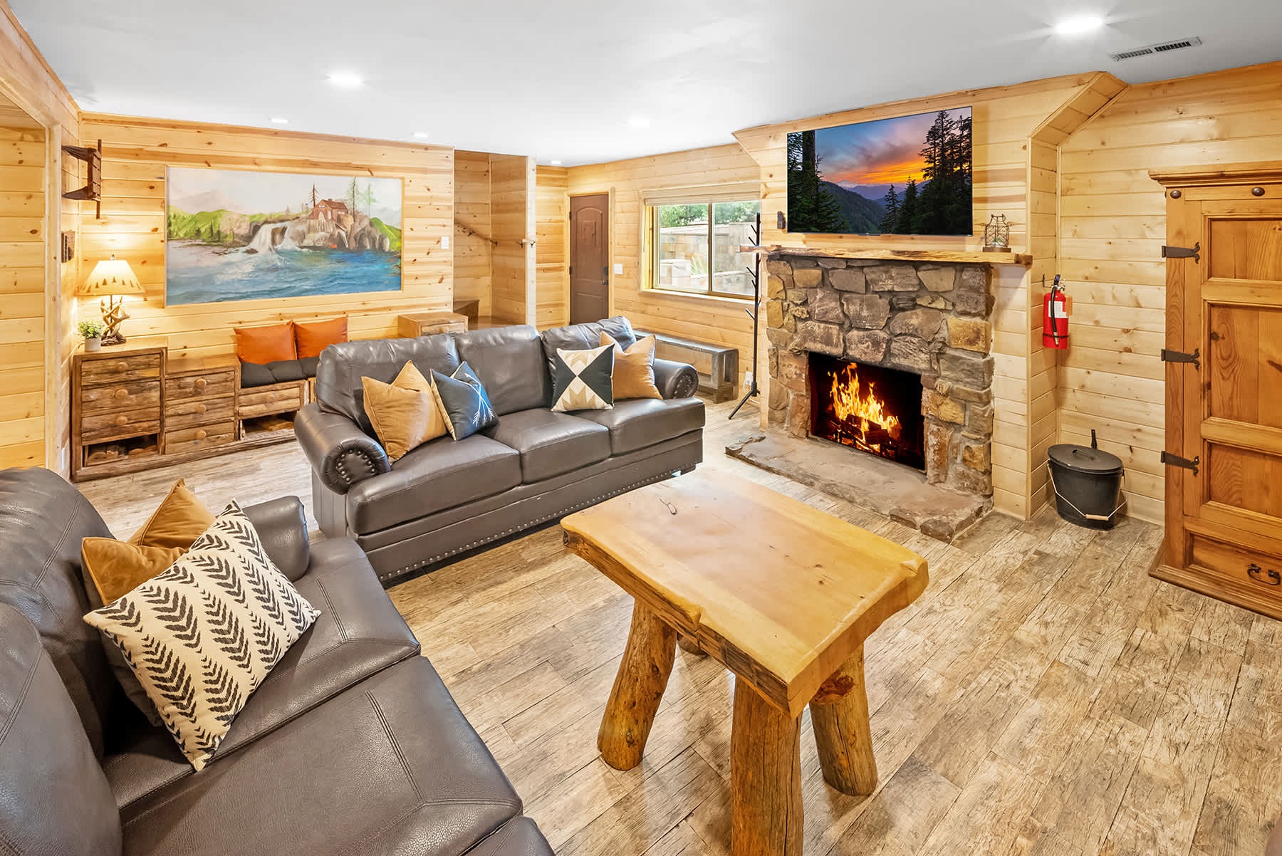  New! Next to Lake. Near Village & Slopes. 3 Baths!