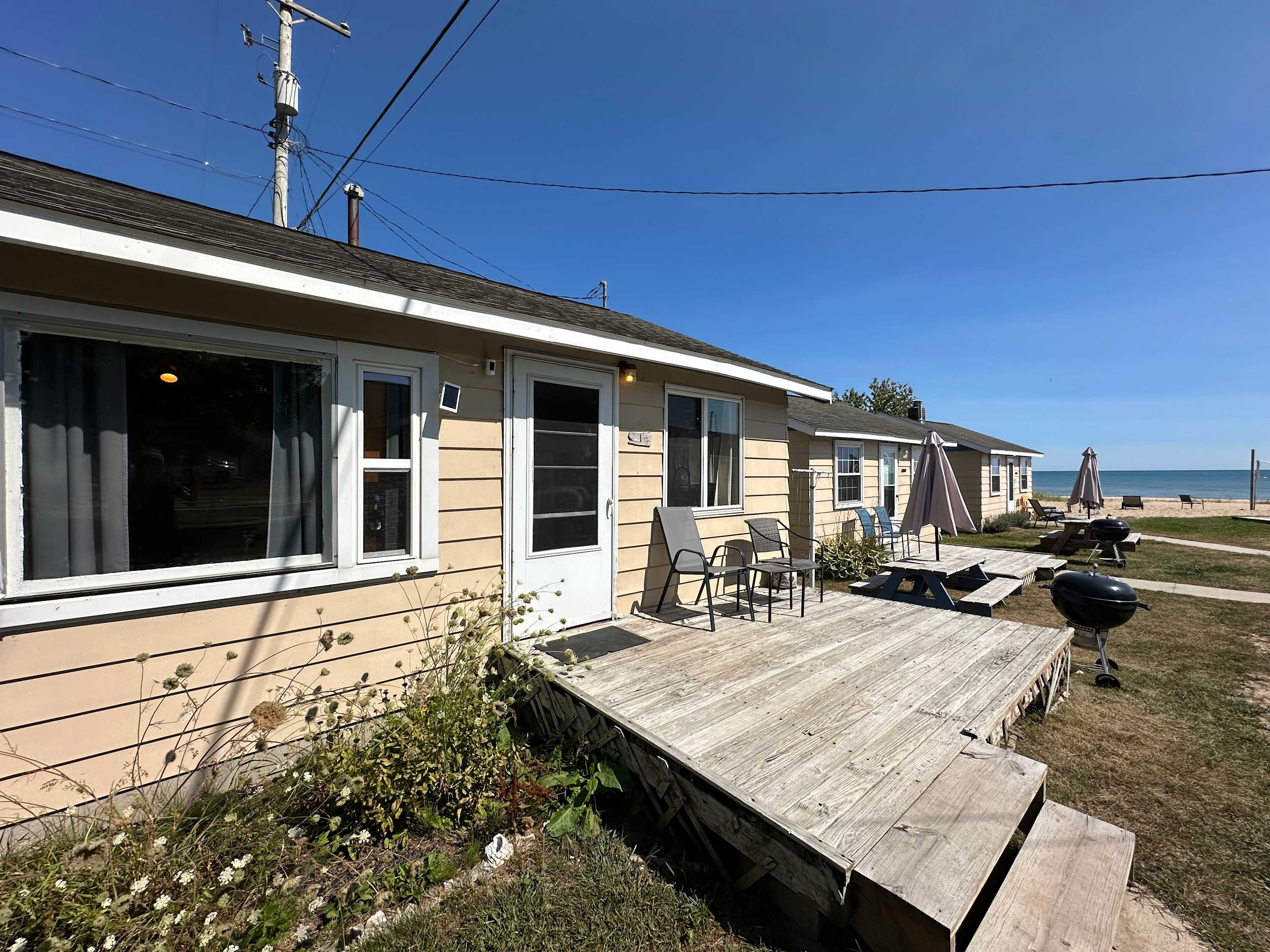 Cozy cabin on the beach of Lake Huron! - Photo 1