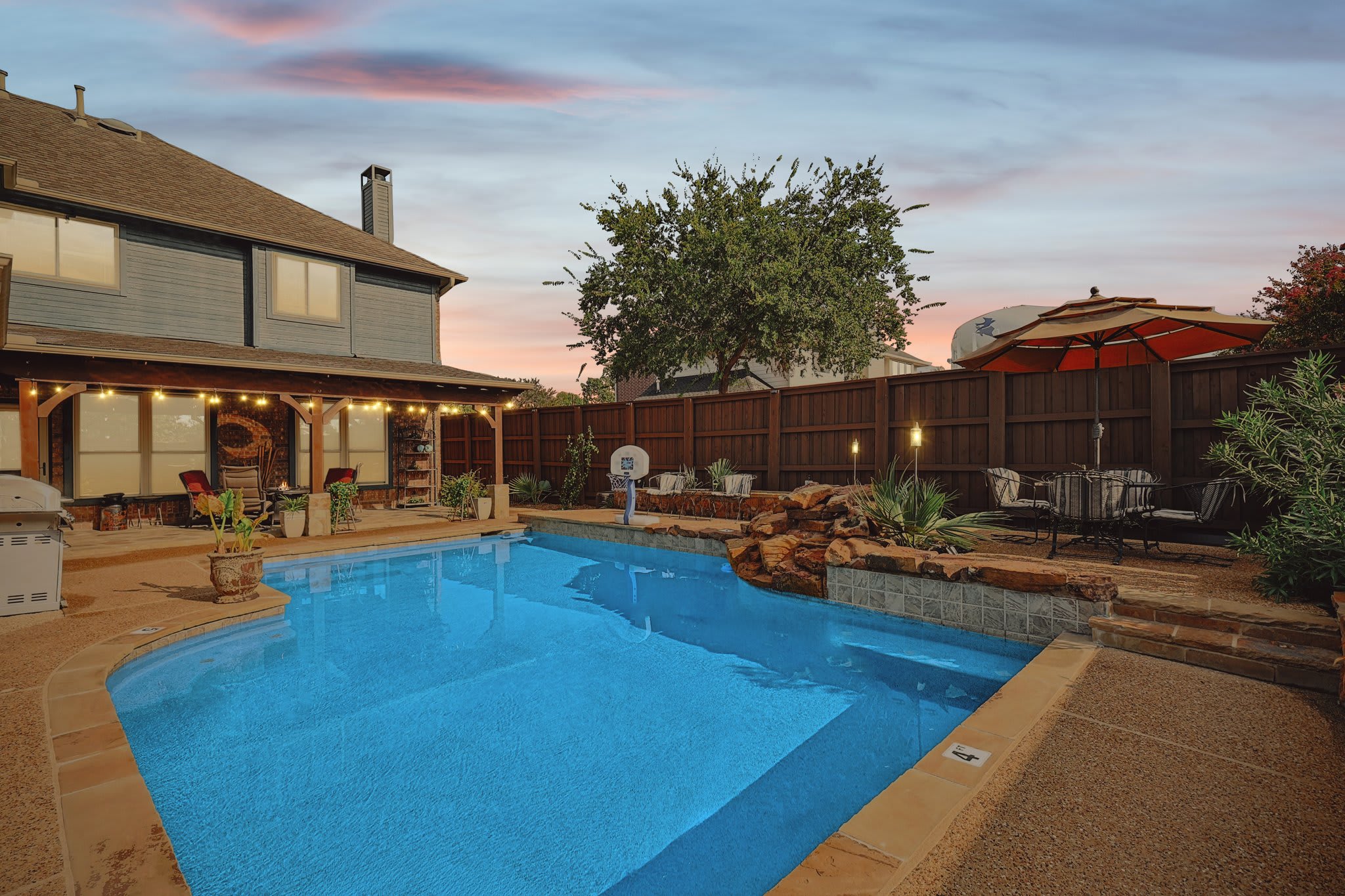 Vista Valley Vacay, 5-BD w Pool & Cinema — Lewisville, TX — vacation rental