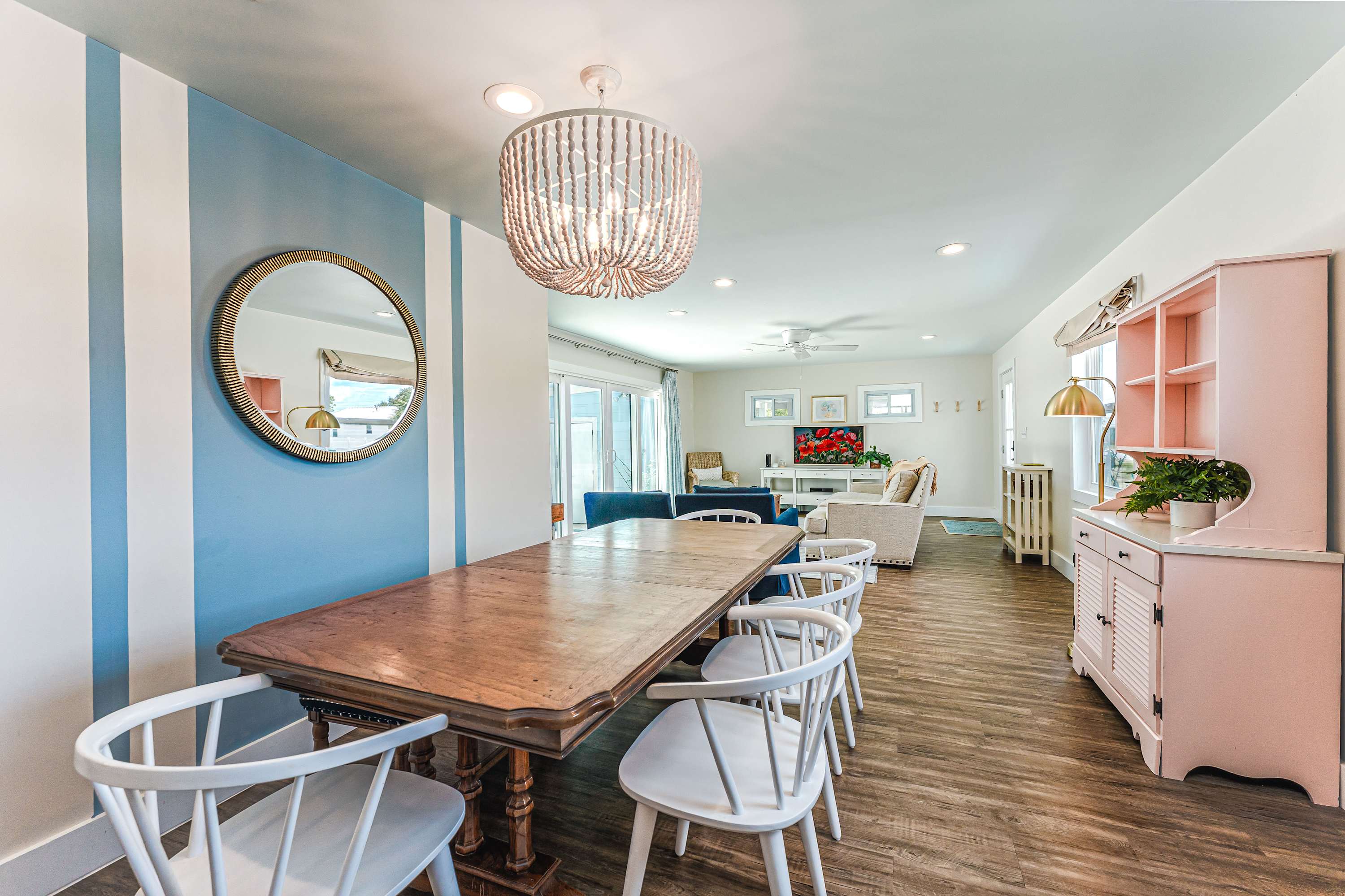 Beach house w/boardwalk, fire pit & putting green