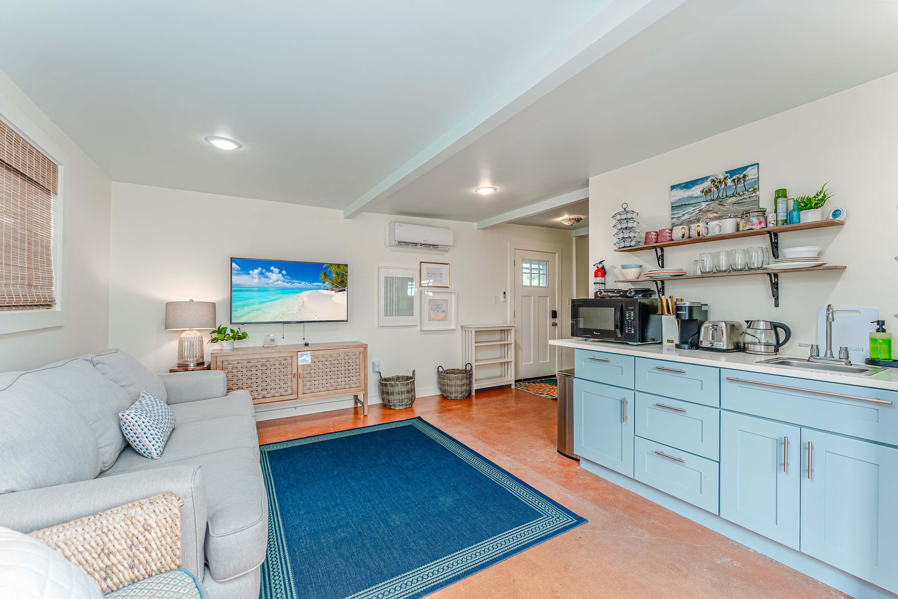 Beach house w/boardwalk, fire pit & putting green