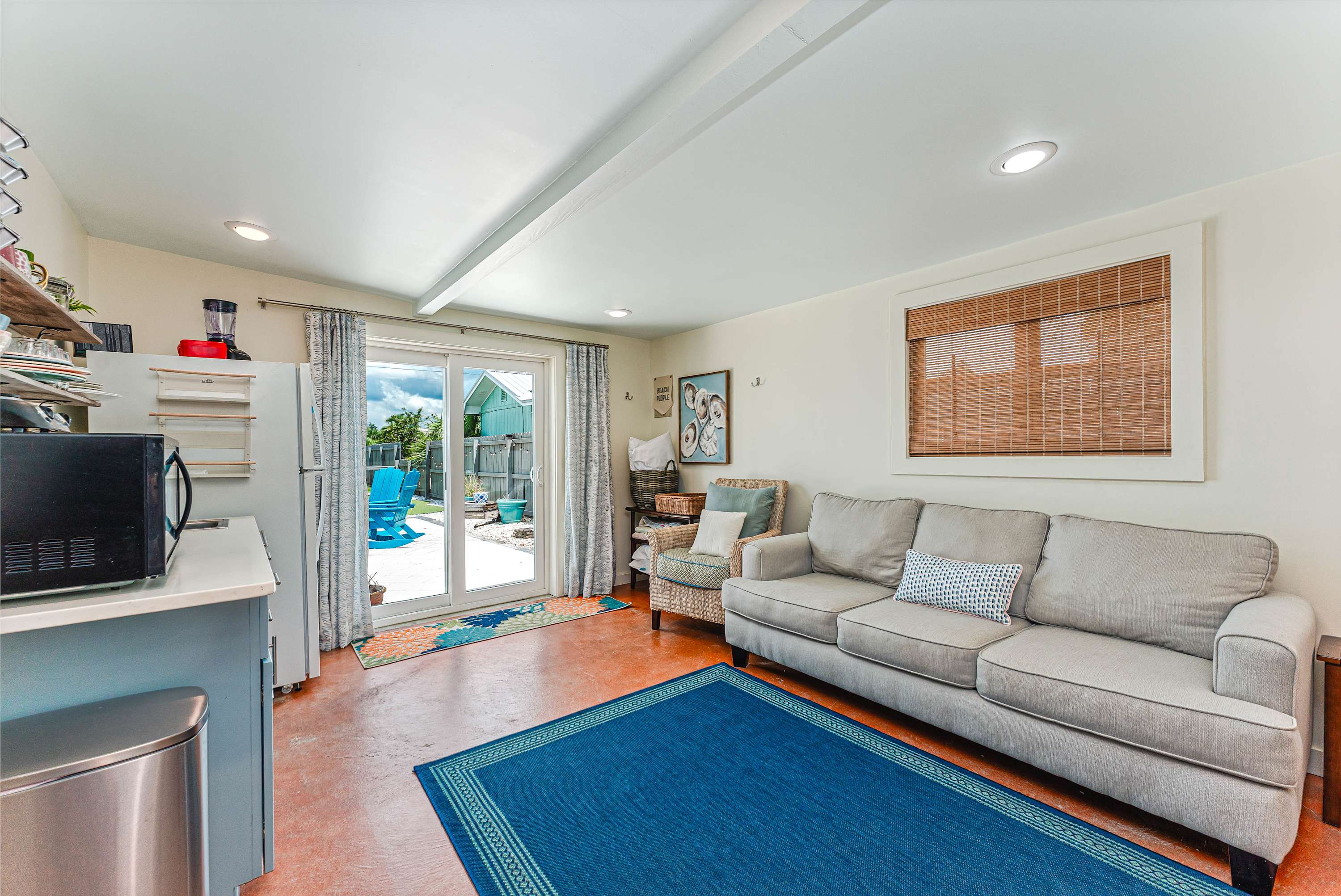 Beach house w/boardwalk, fire pit & putting green