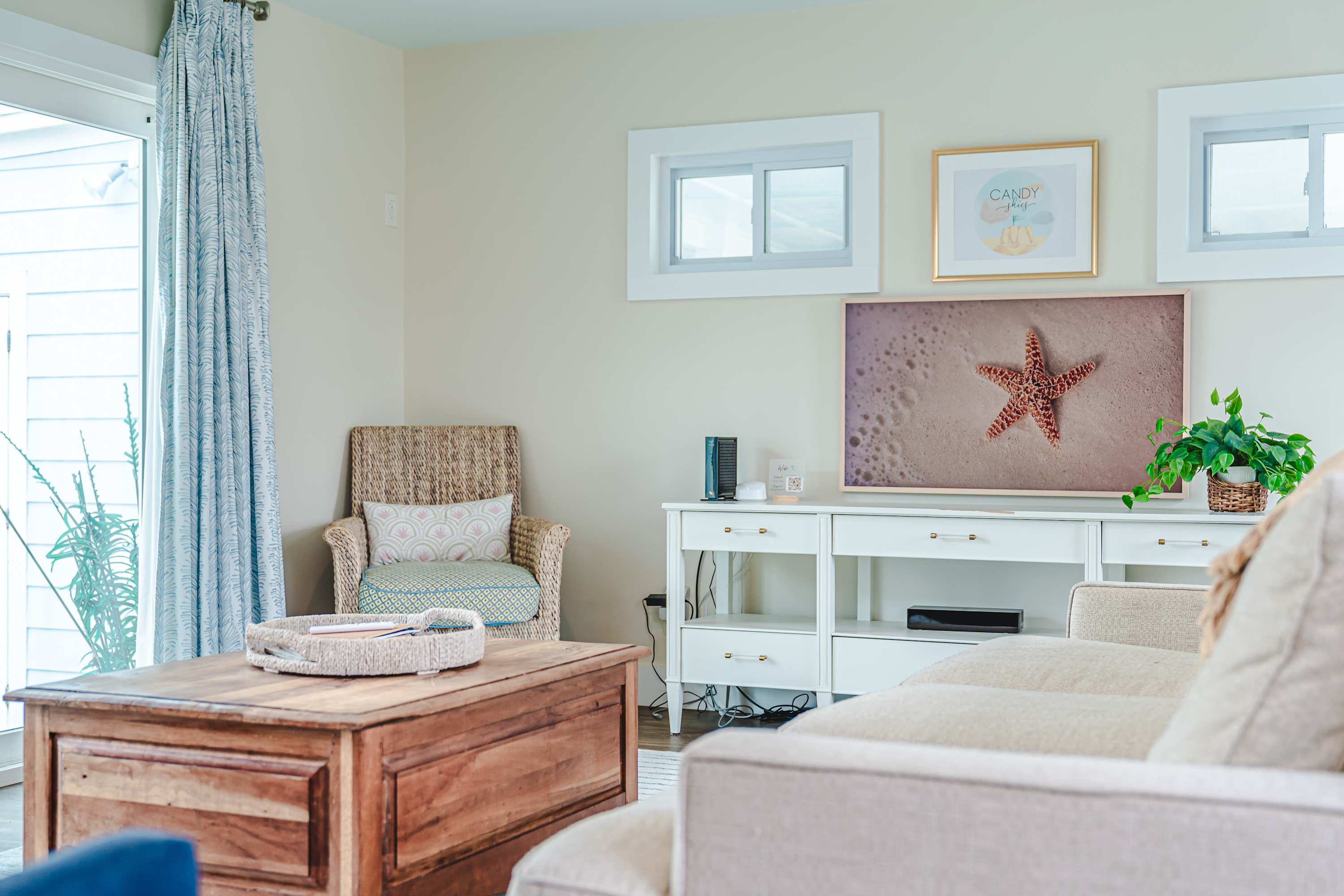 Beach house w/boardwalk, fire pit & putting green