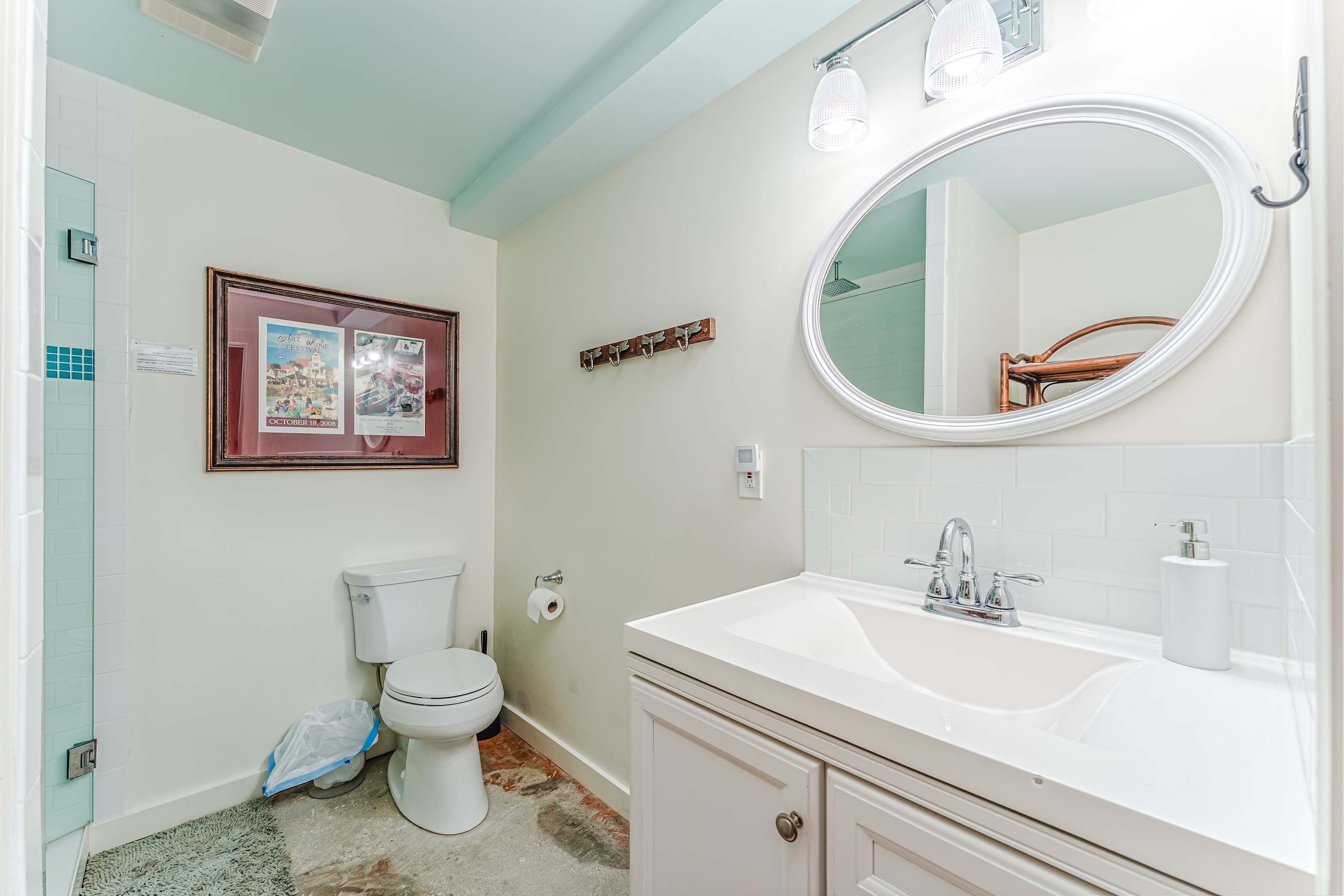 Beach house w/boardwalk, fire pit & putting green