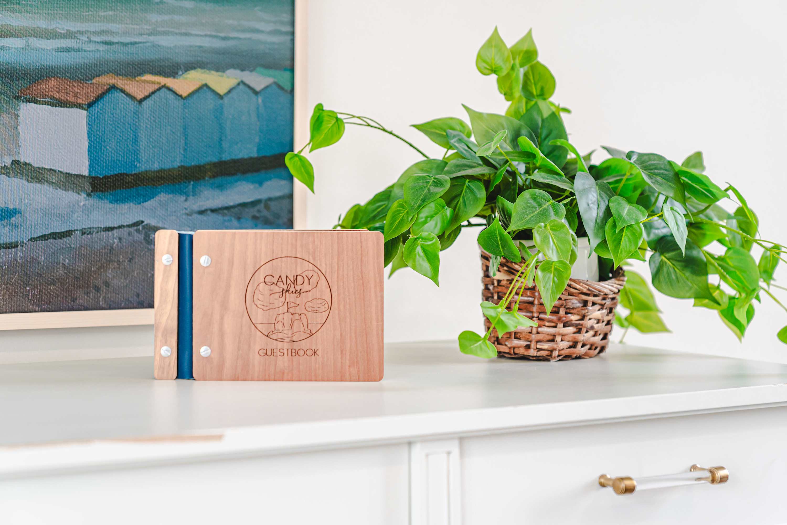 Beach house w/boardwalk, fire pit & putting green