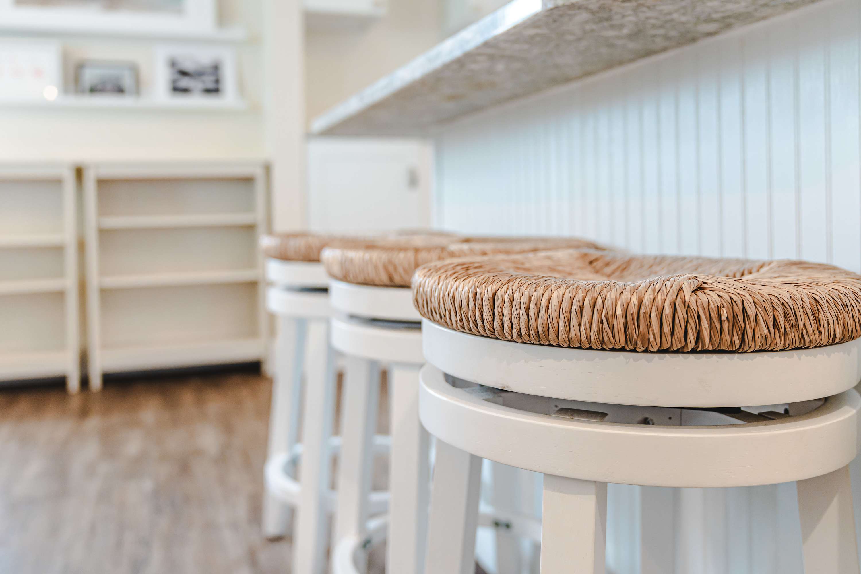 Beach house w/boardwalk, fire pit & putting green