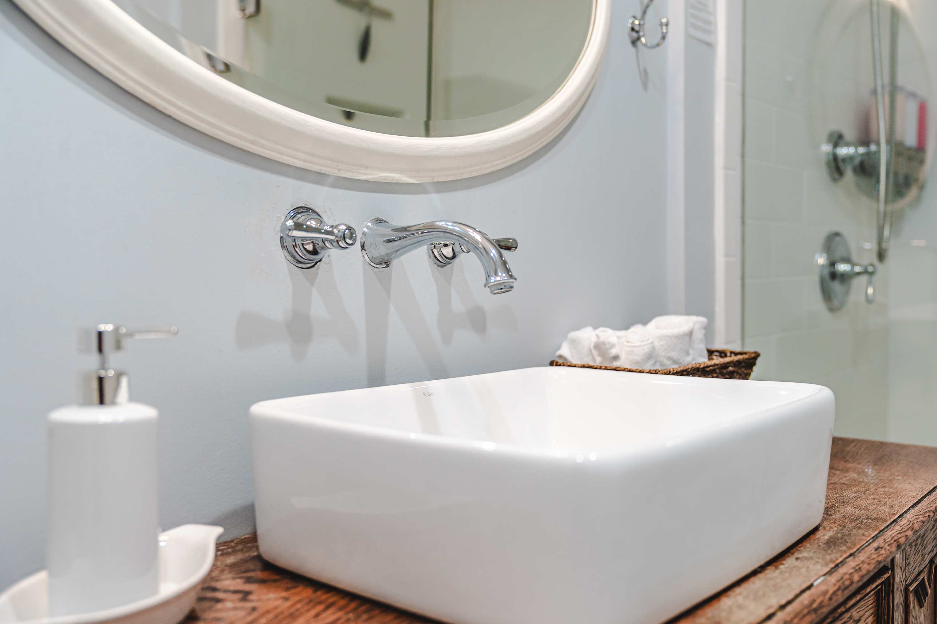 Beach house w/boardwalk, fire pit & putting green