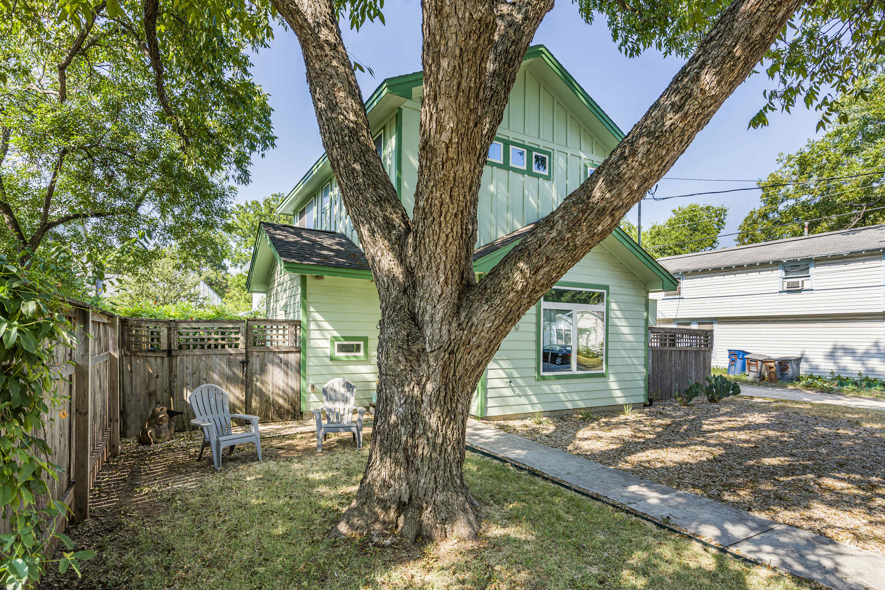 Central, Walkable, Close to UT! | The Loop