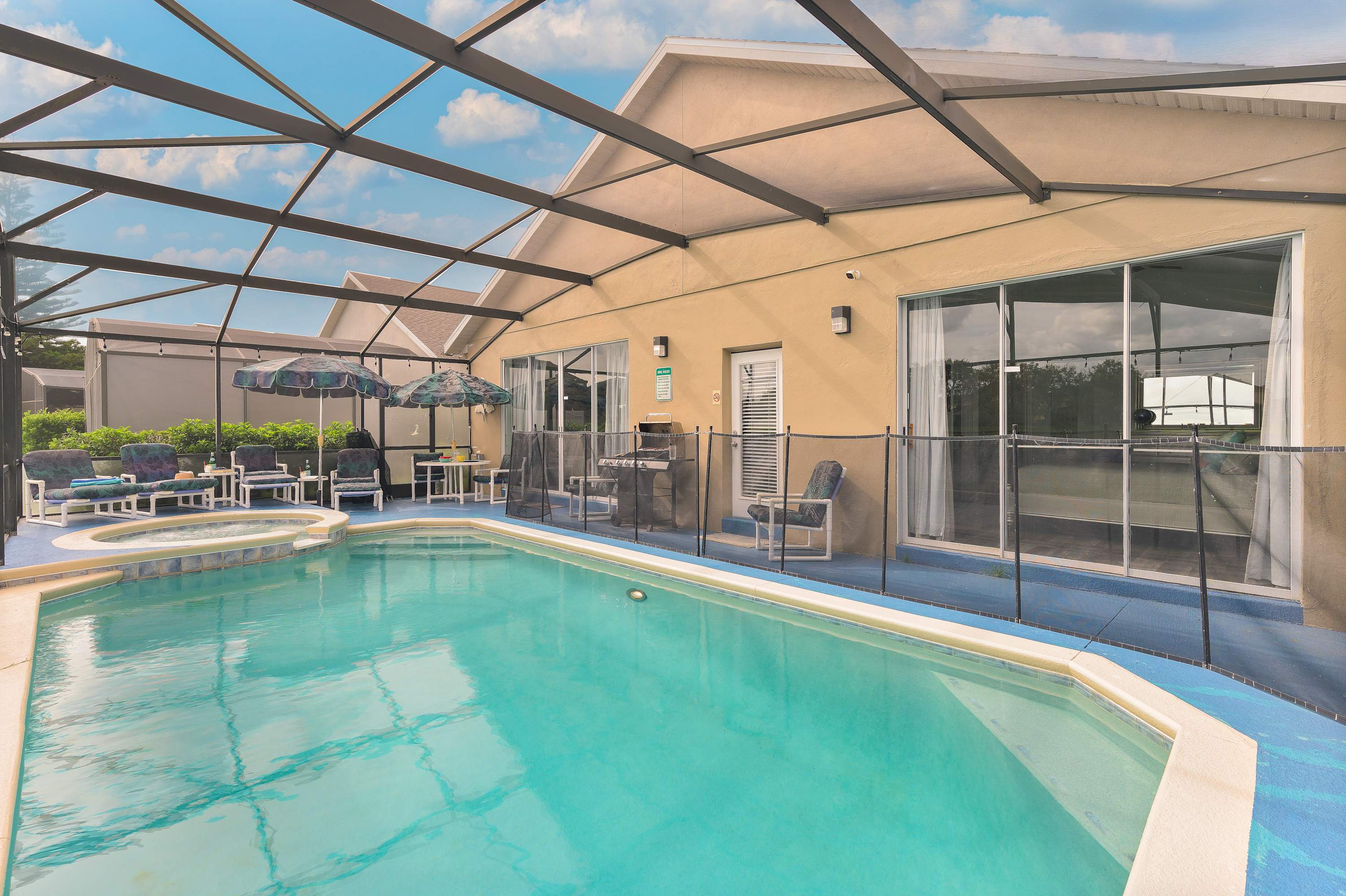 Single-Level Home w Heated Pool & 9MI to Disney