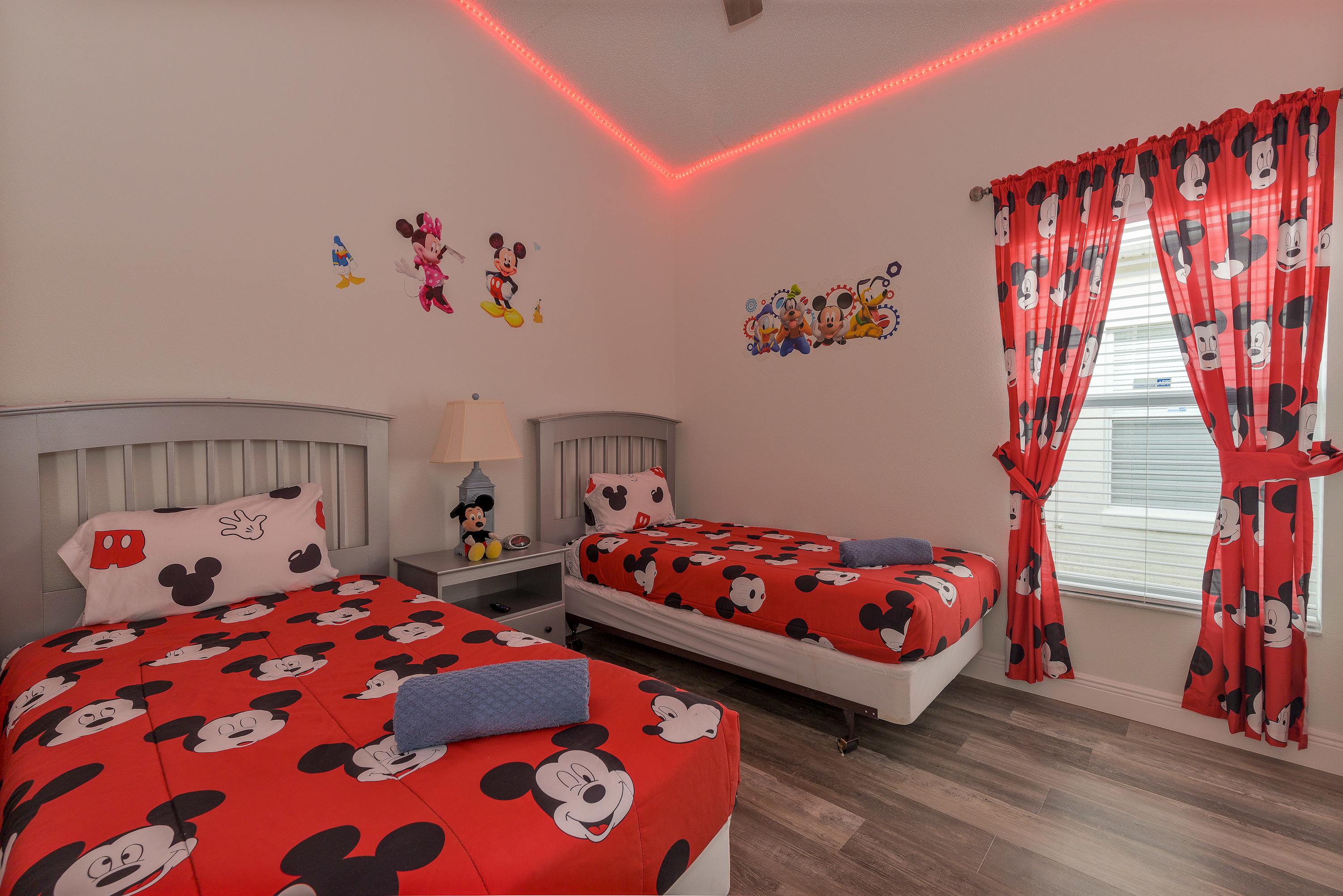 Single-Level Home w Heated Pool & 9MI to Disney