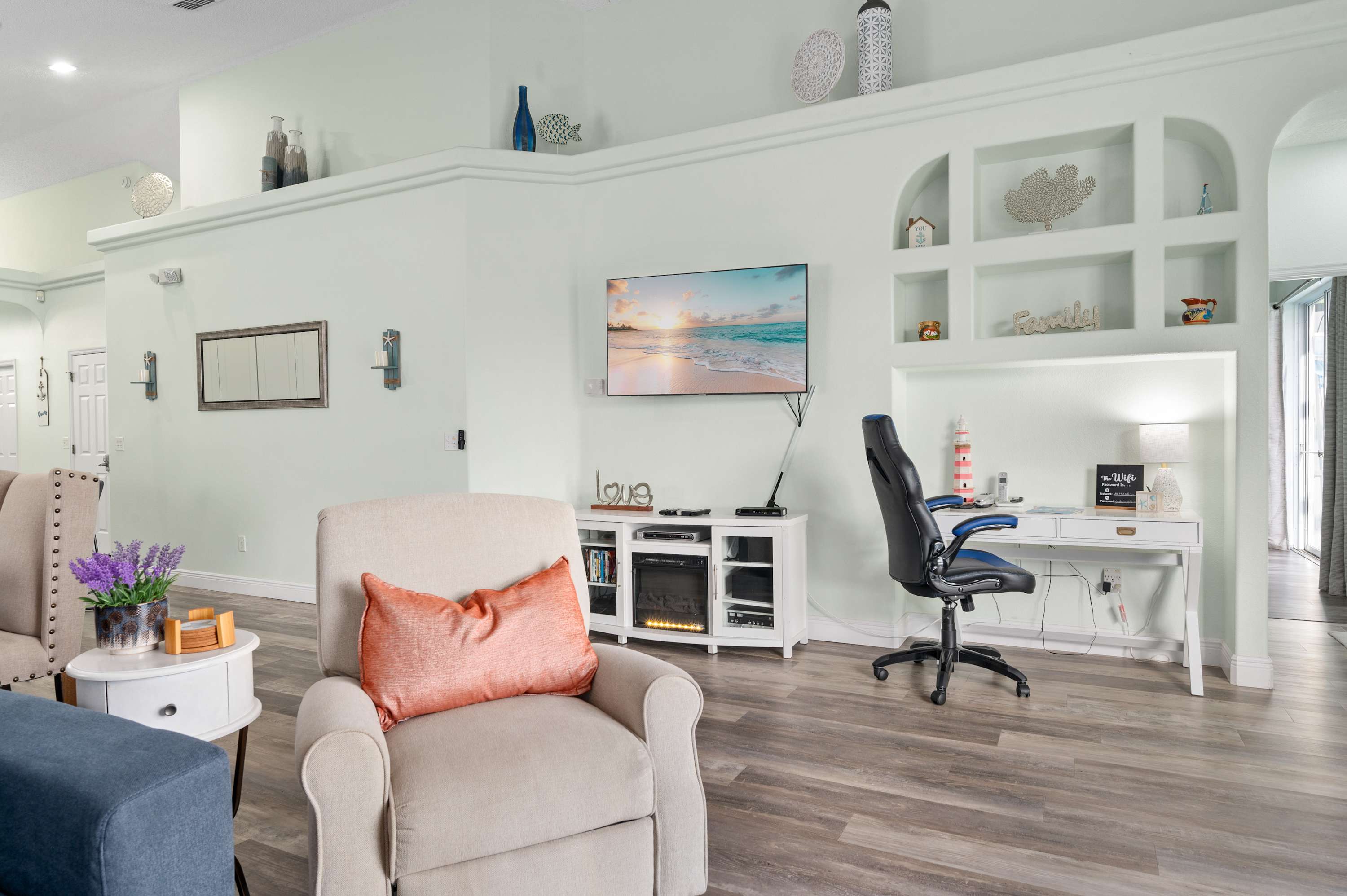 Single-Level Home w Heated Pool & 9MI to Disney