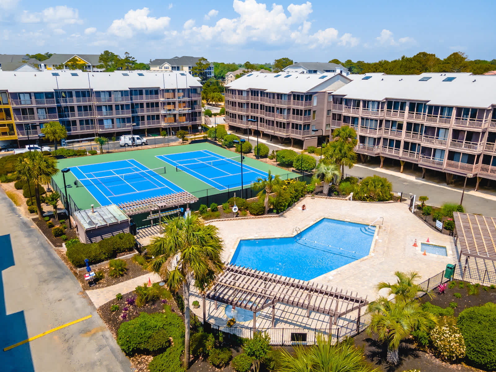 Sea Blue Suite at Tilghman w Pool and Pickleball