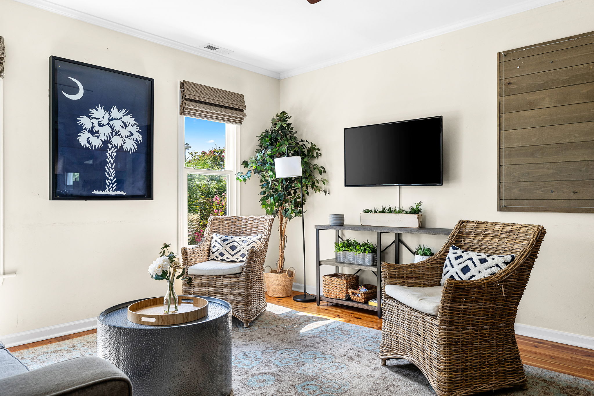 Steps to King St Restaurants & Bars Downtown Condo β Charleston, SC β vacation rental