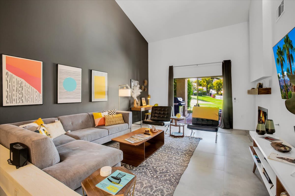 Modern 2BR Hacienda, Walk to LQ Resort! - Photo 4