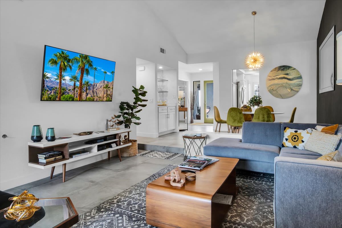 Modern 2BR Hacienda, Walk to LQ Resort! - Photo 2