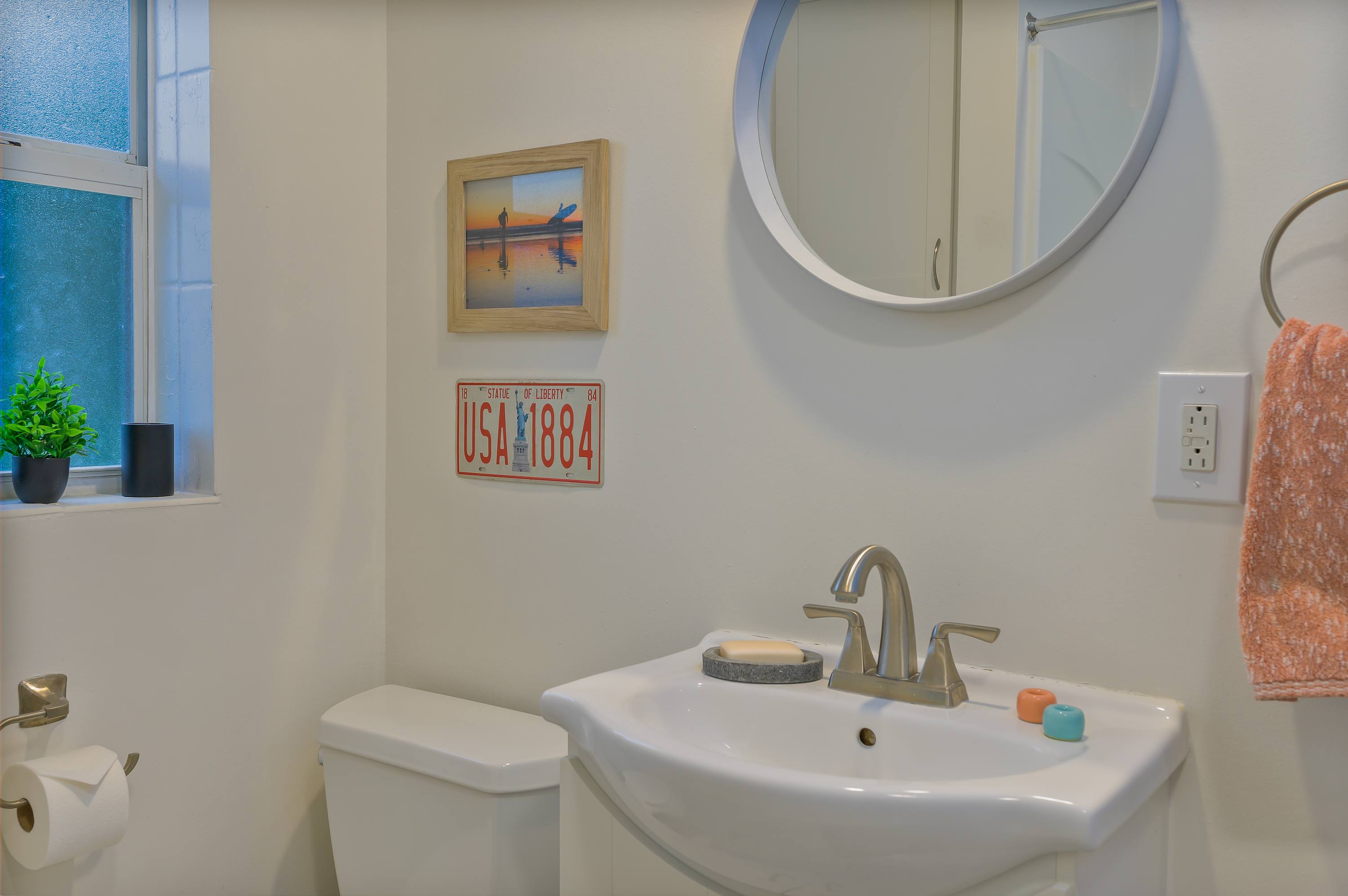 Stylish 2BR home w/ private entrance