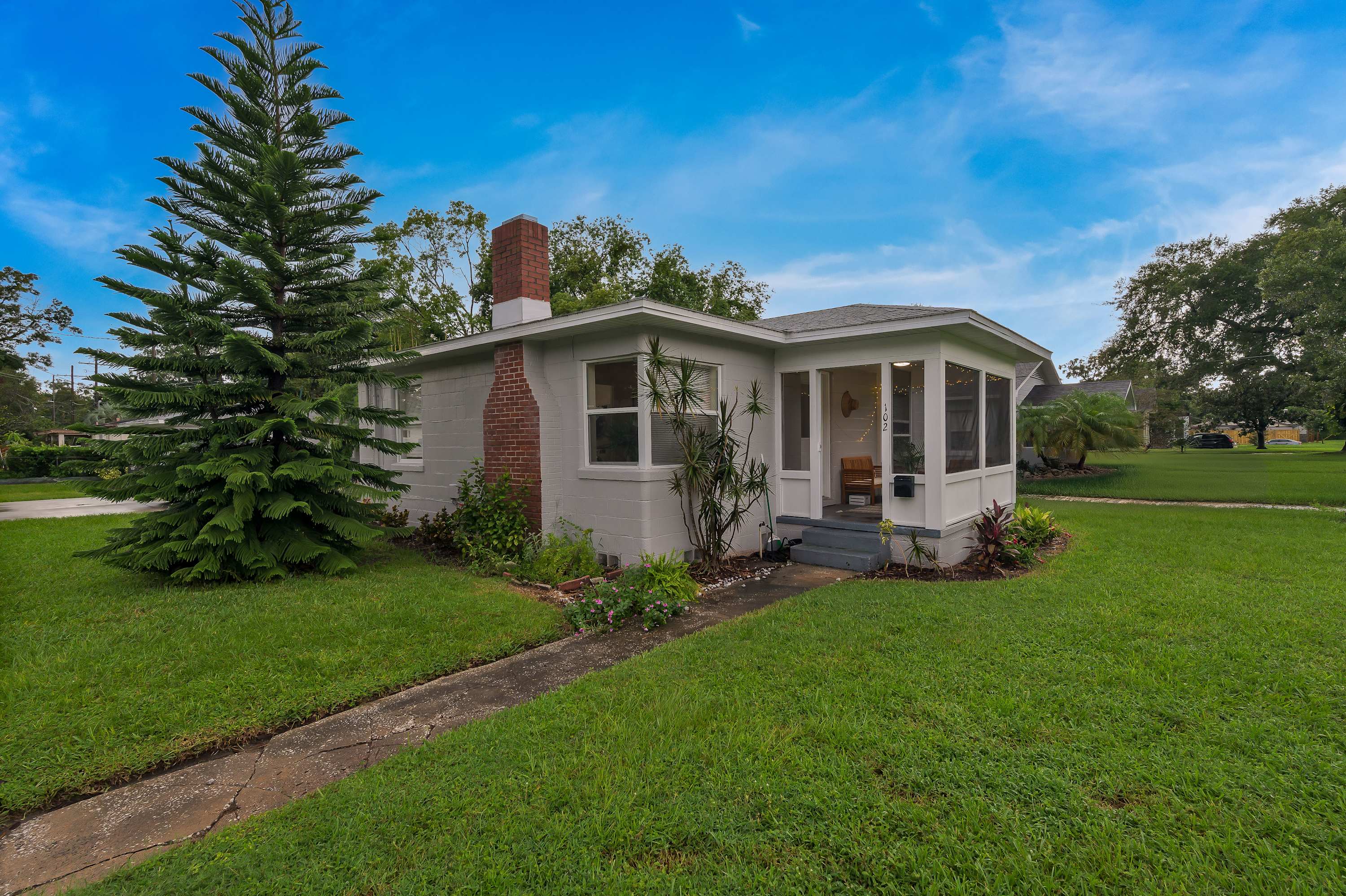 Stylish 2BR home w/ private entrance