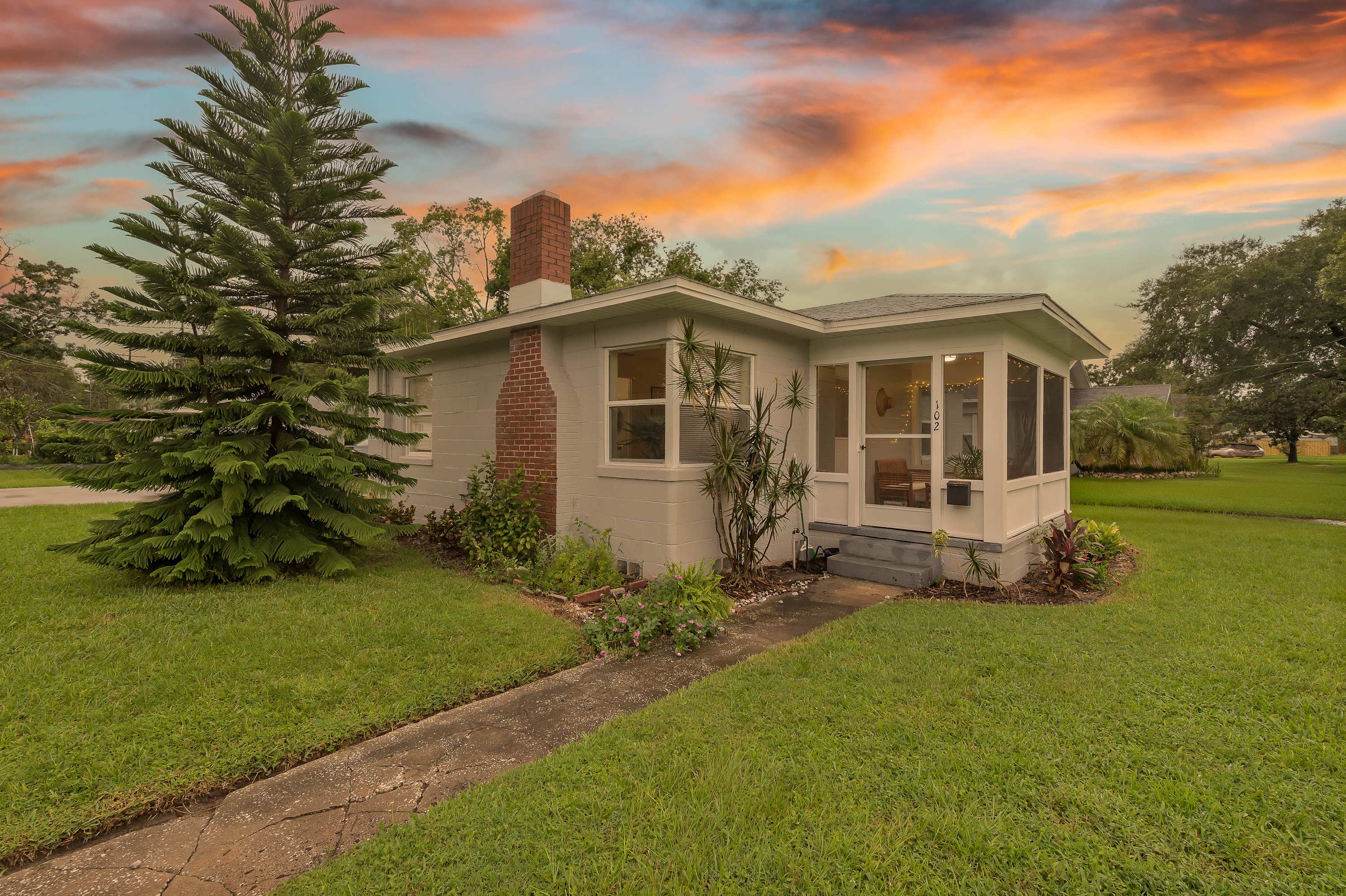 Stylish 2BR home w/ private entrance