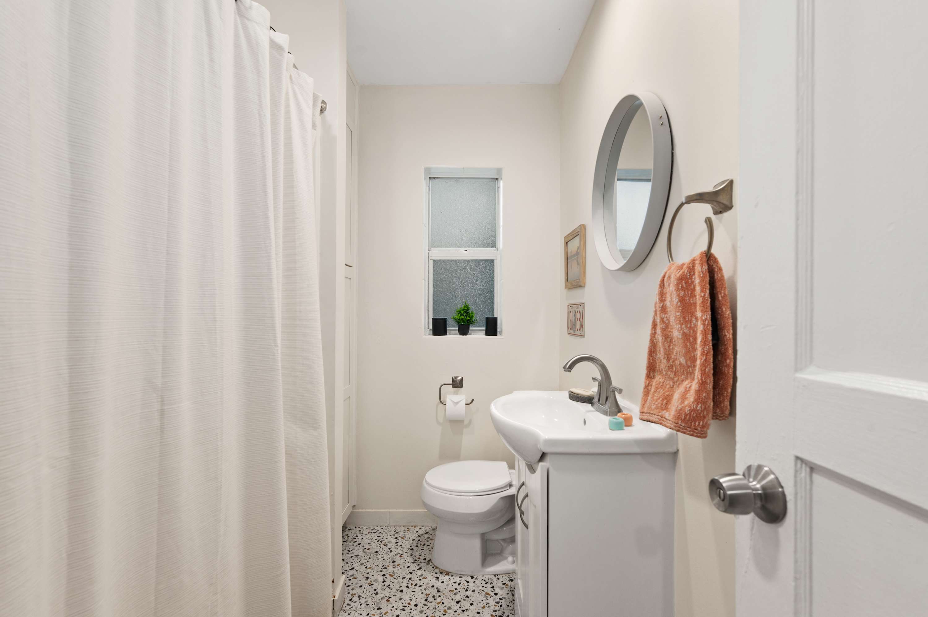 Stylish 2BR home w/ private entrance